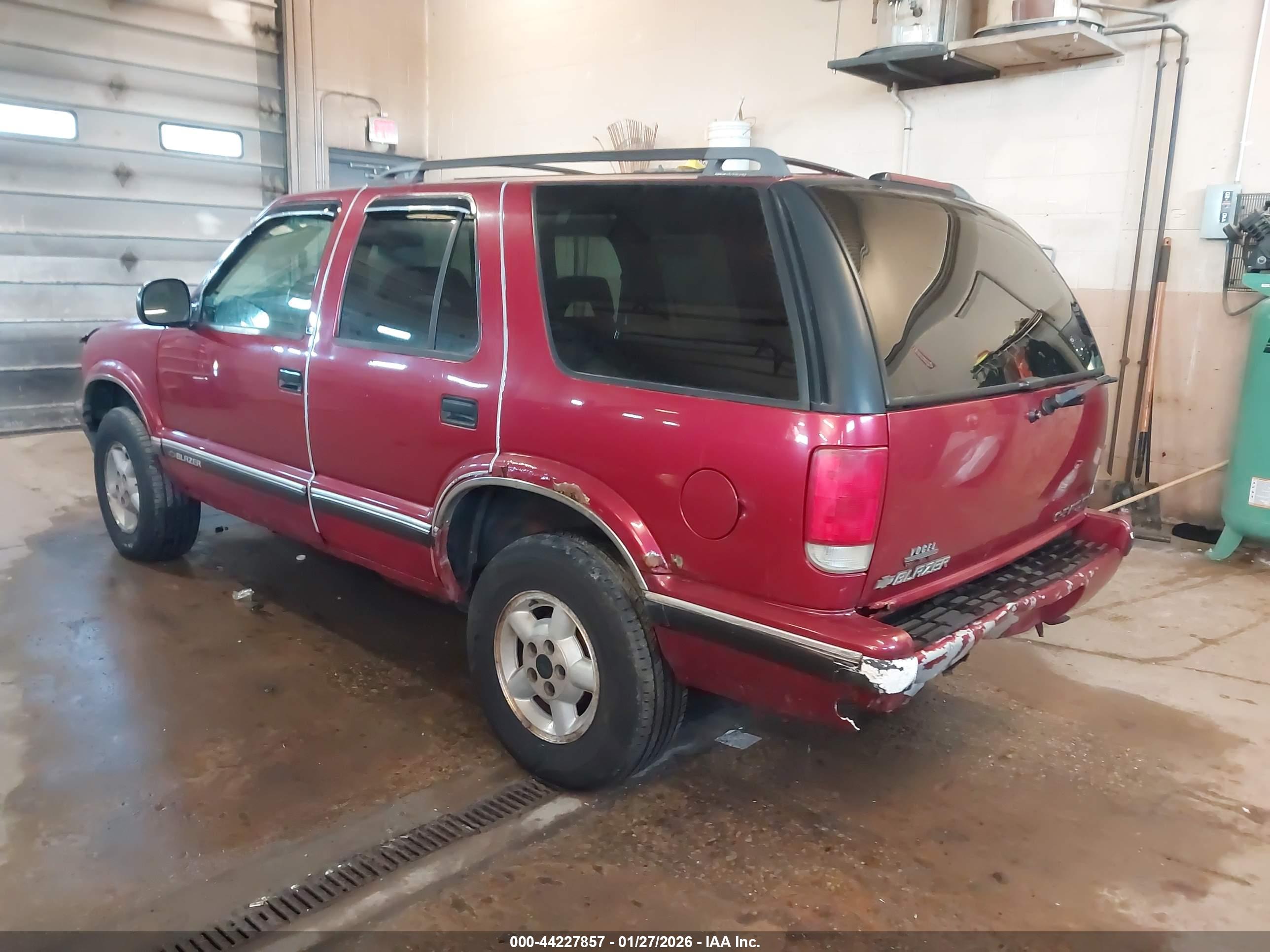 CHEVROLET BLAZER image 3