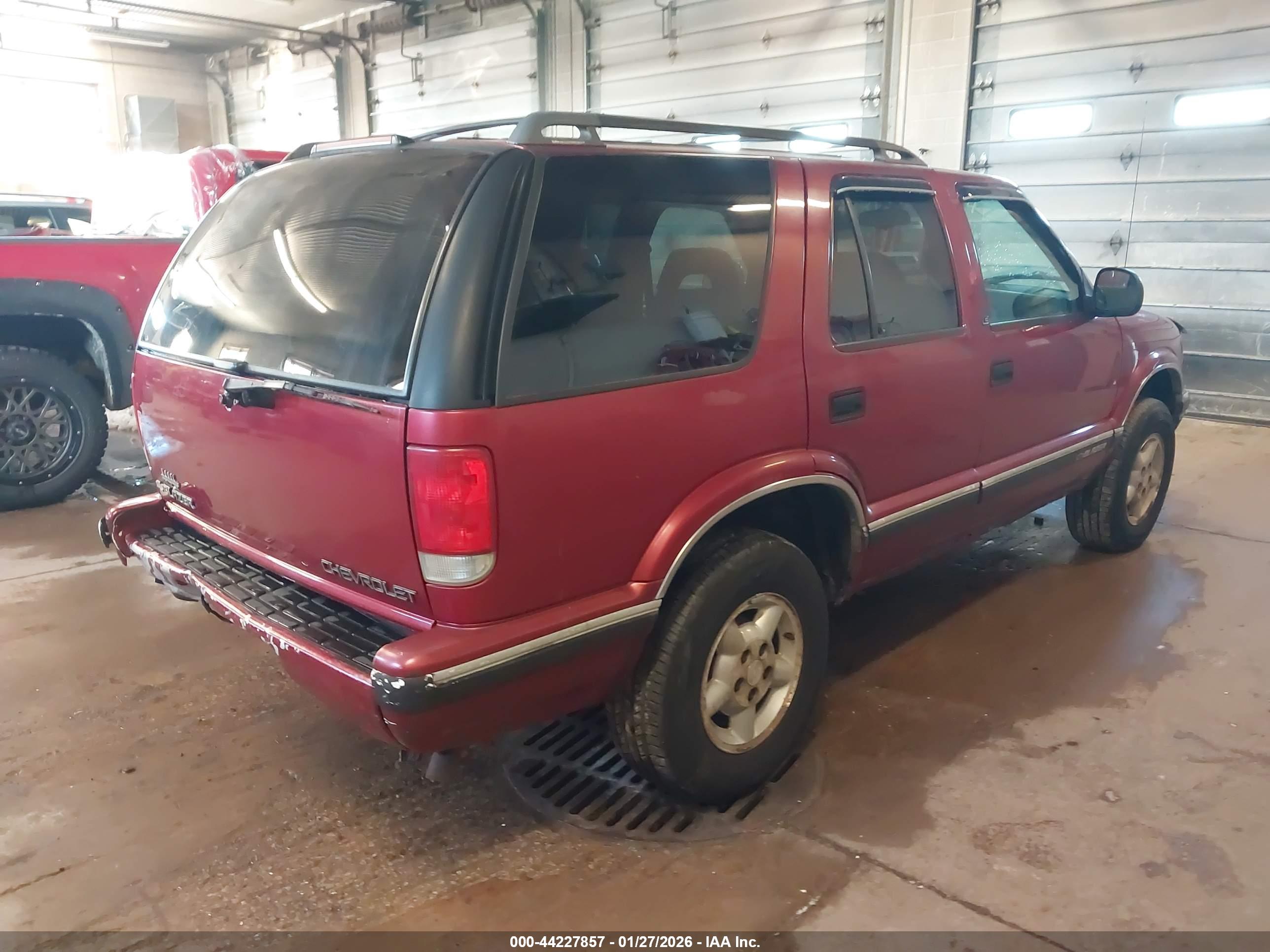 CHEVROLET BLAZER image 4