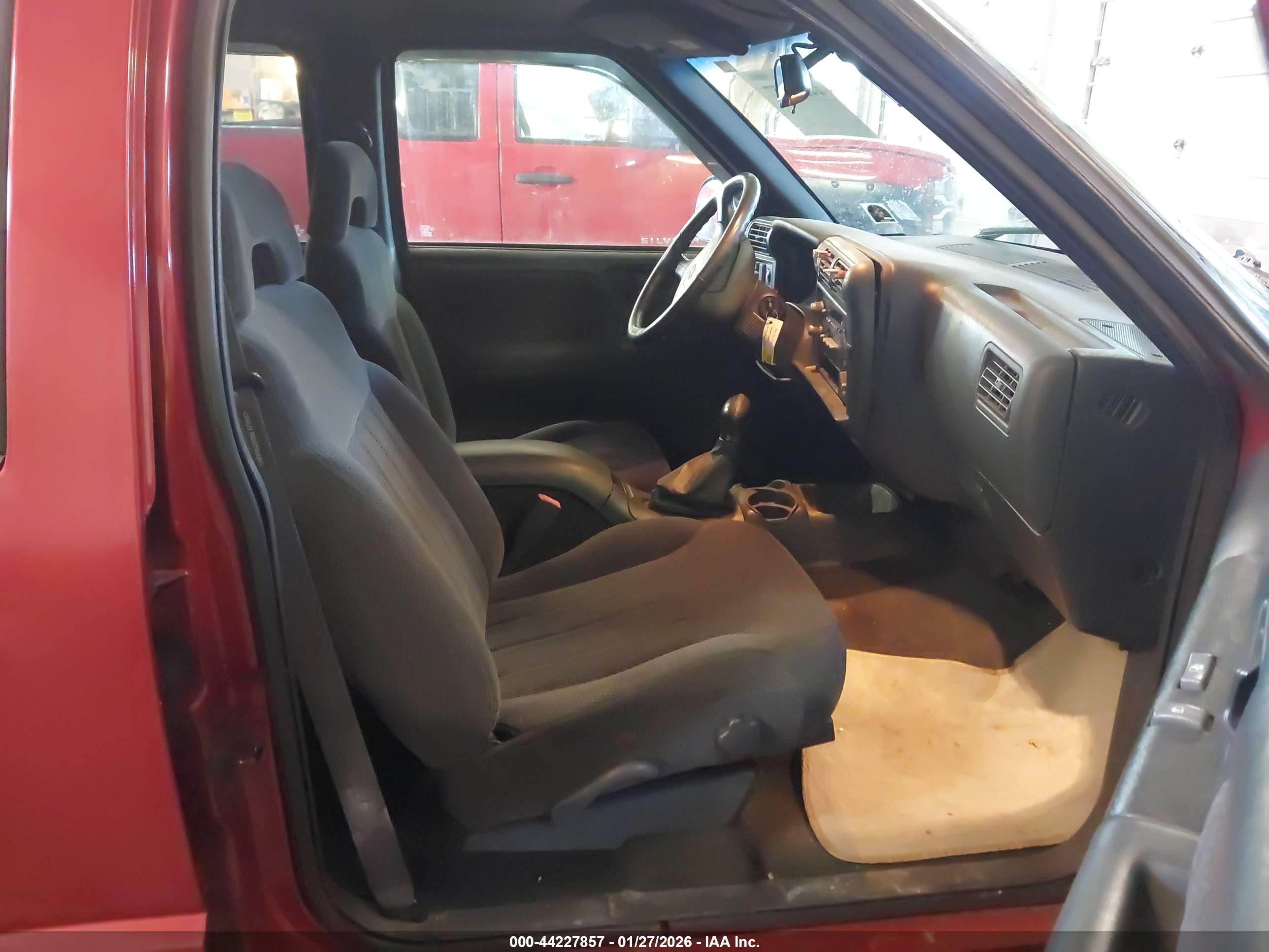 CHEVROLET BLAZER image 5
