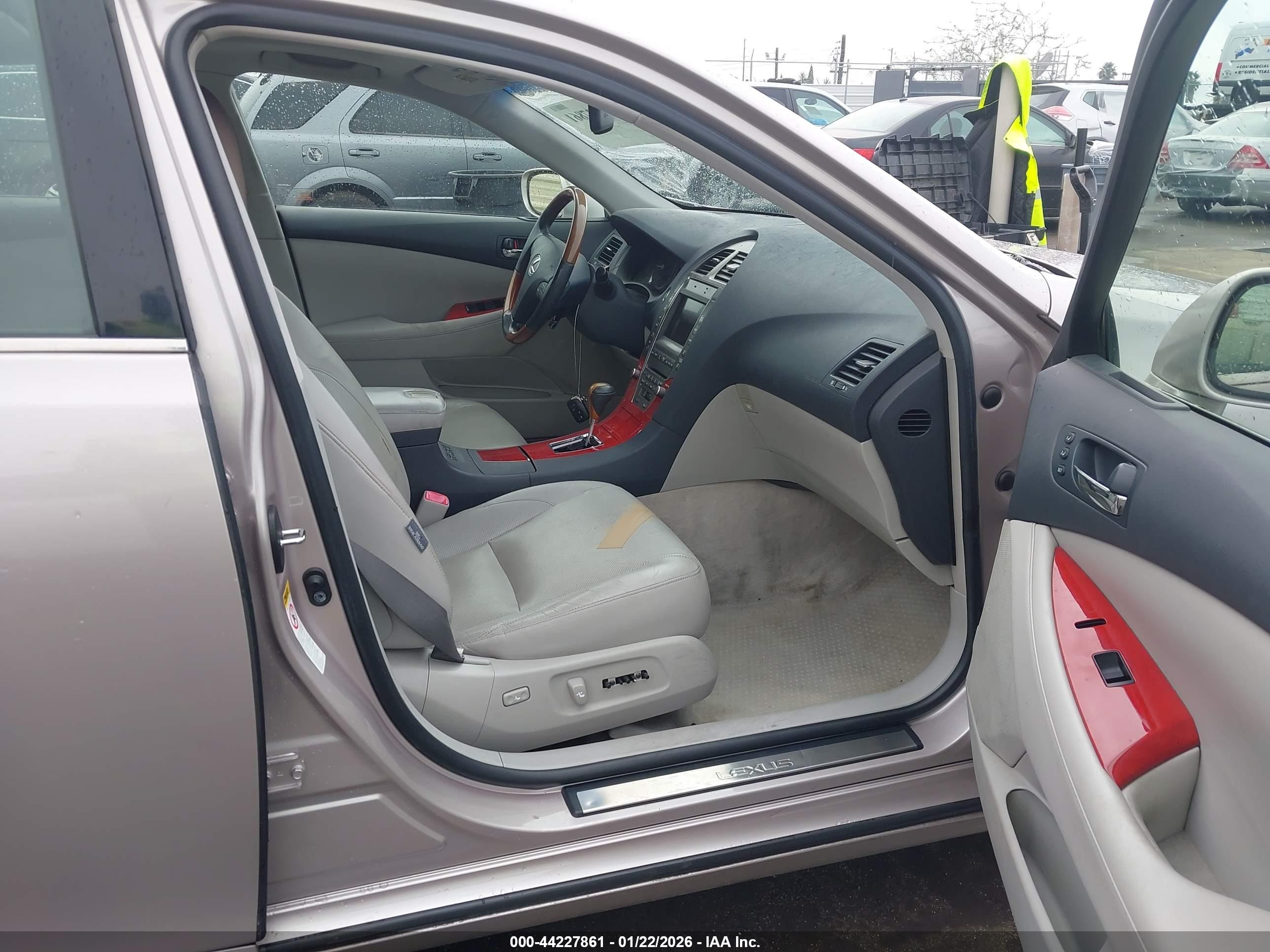 LEXUS ES image 5