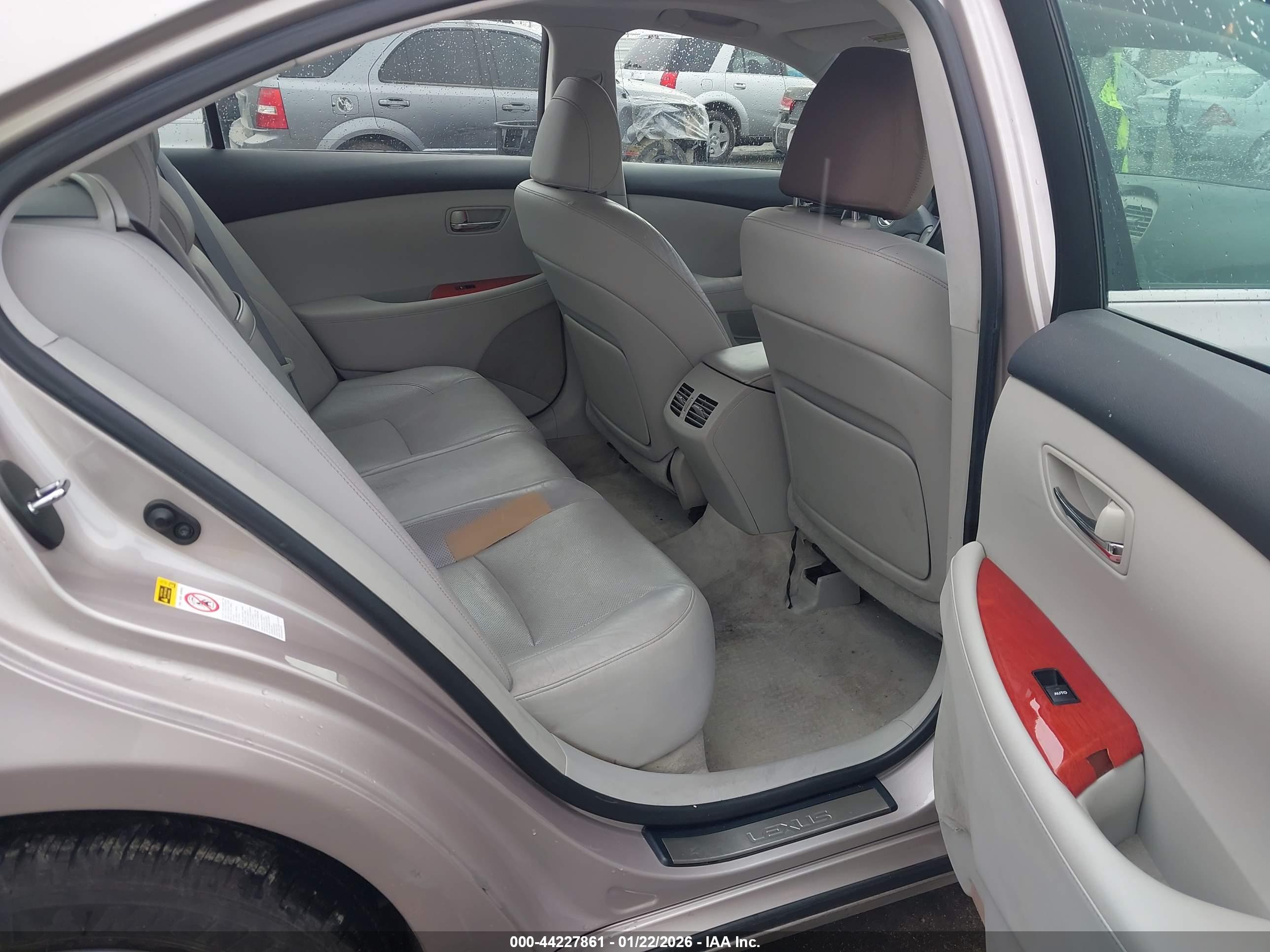 LEXUS ES image 8
