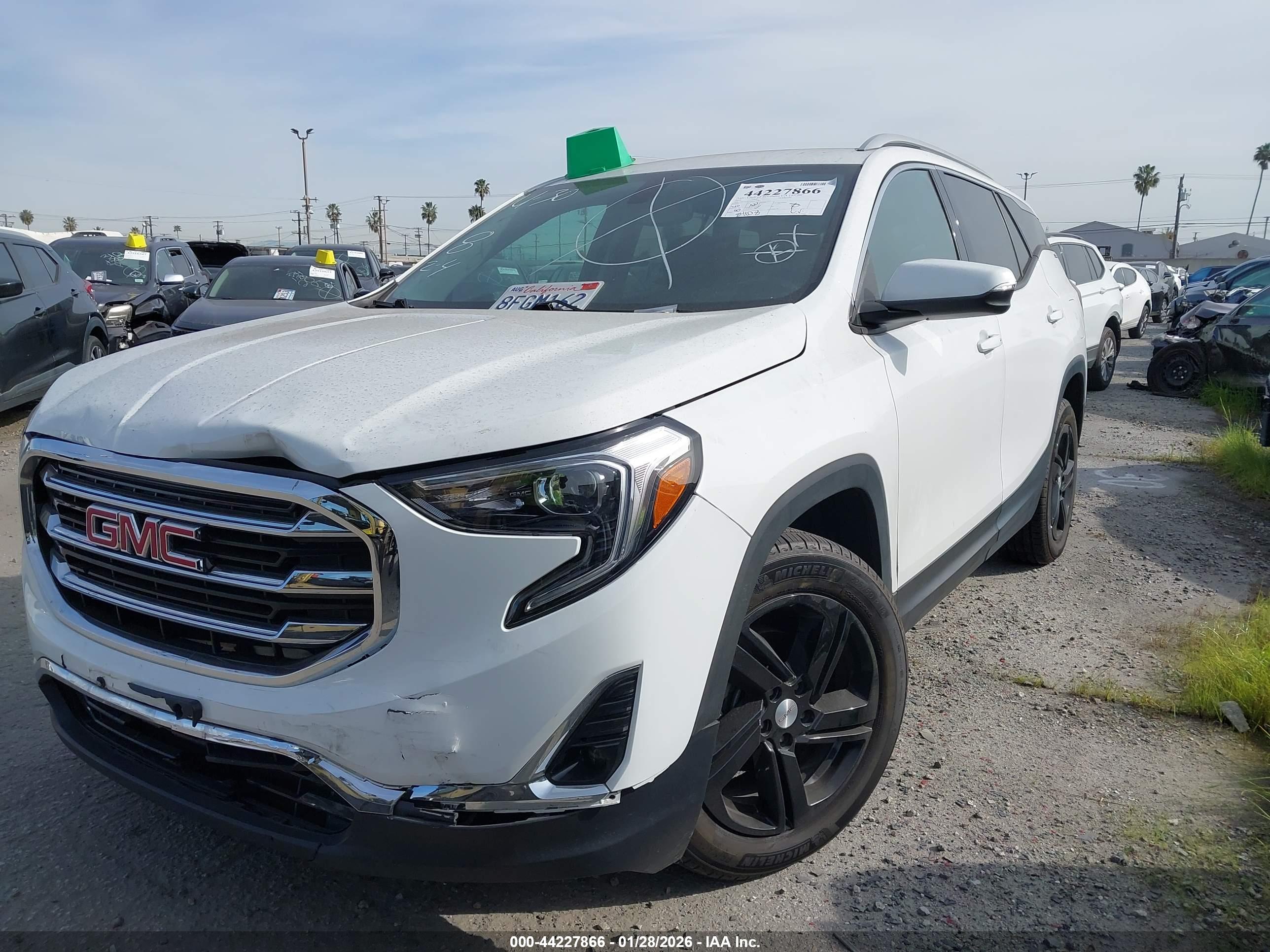 GMC TERRAIN image 2