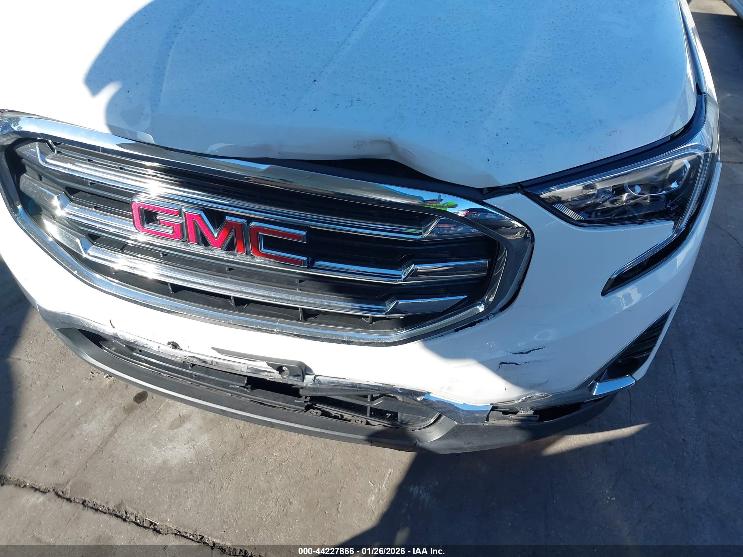 GMC TERRAIN image 6