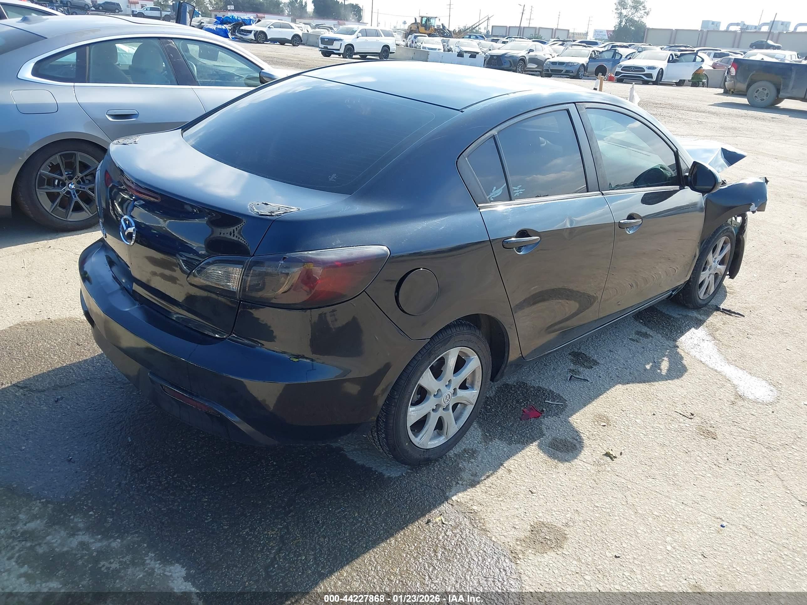 MAZDA MAZDA3 image 4