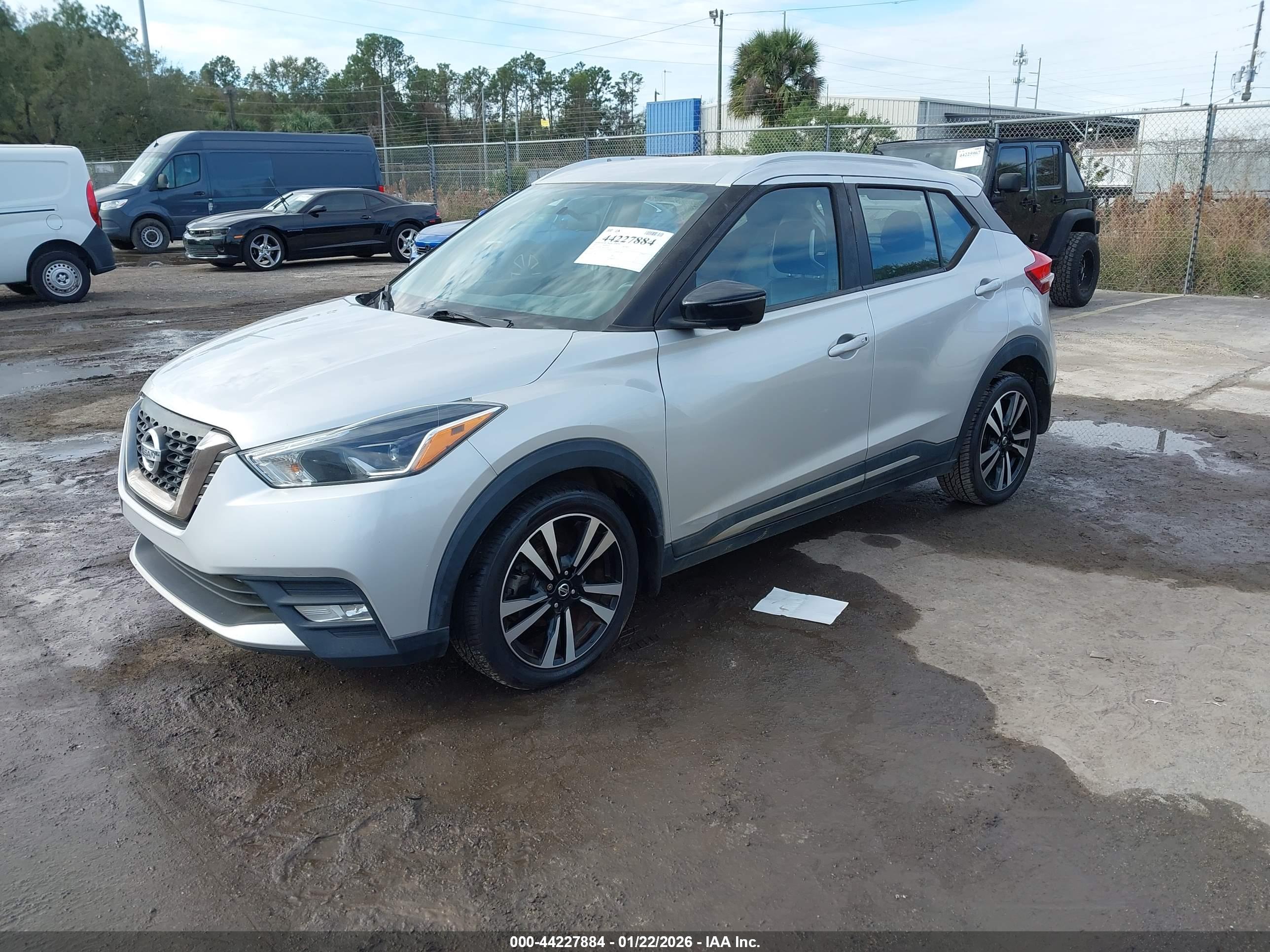 NISSAN KICKS image 2