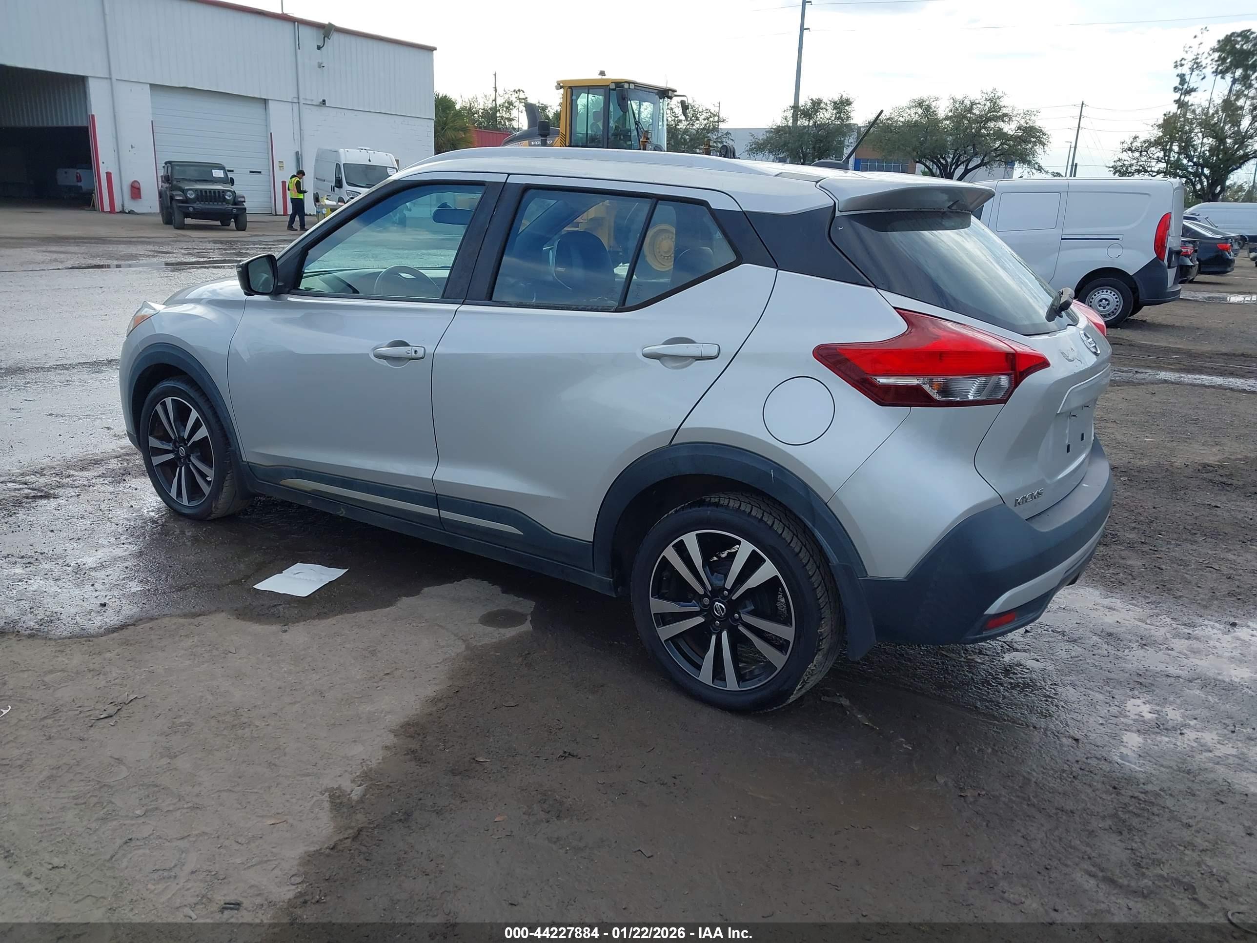 NISSAN KICKS image 3