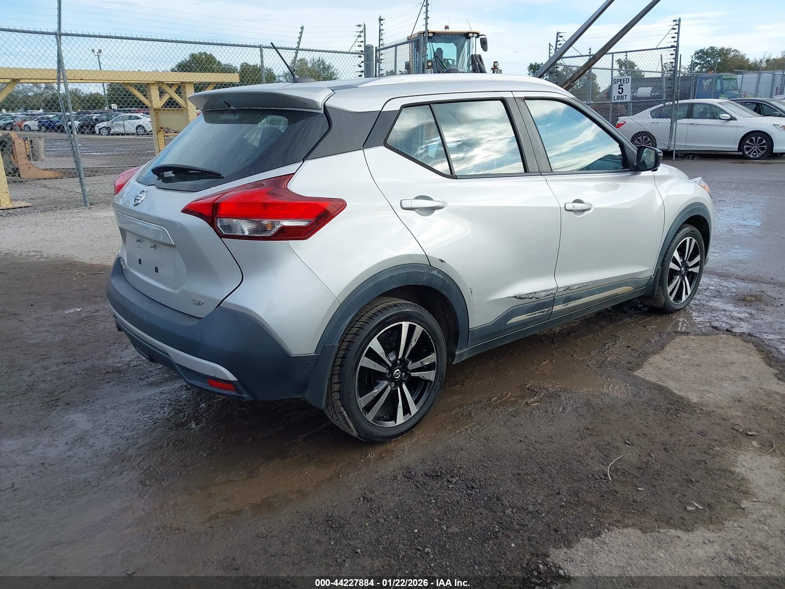 NISSAN KICKS image 4