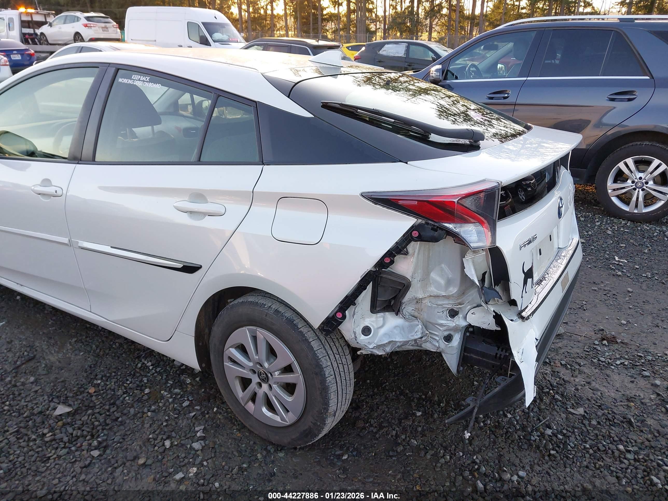 TOYOTA PRIUS image 6