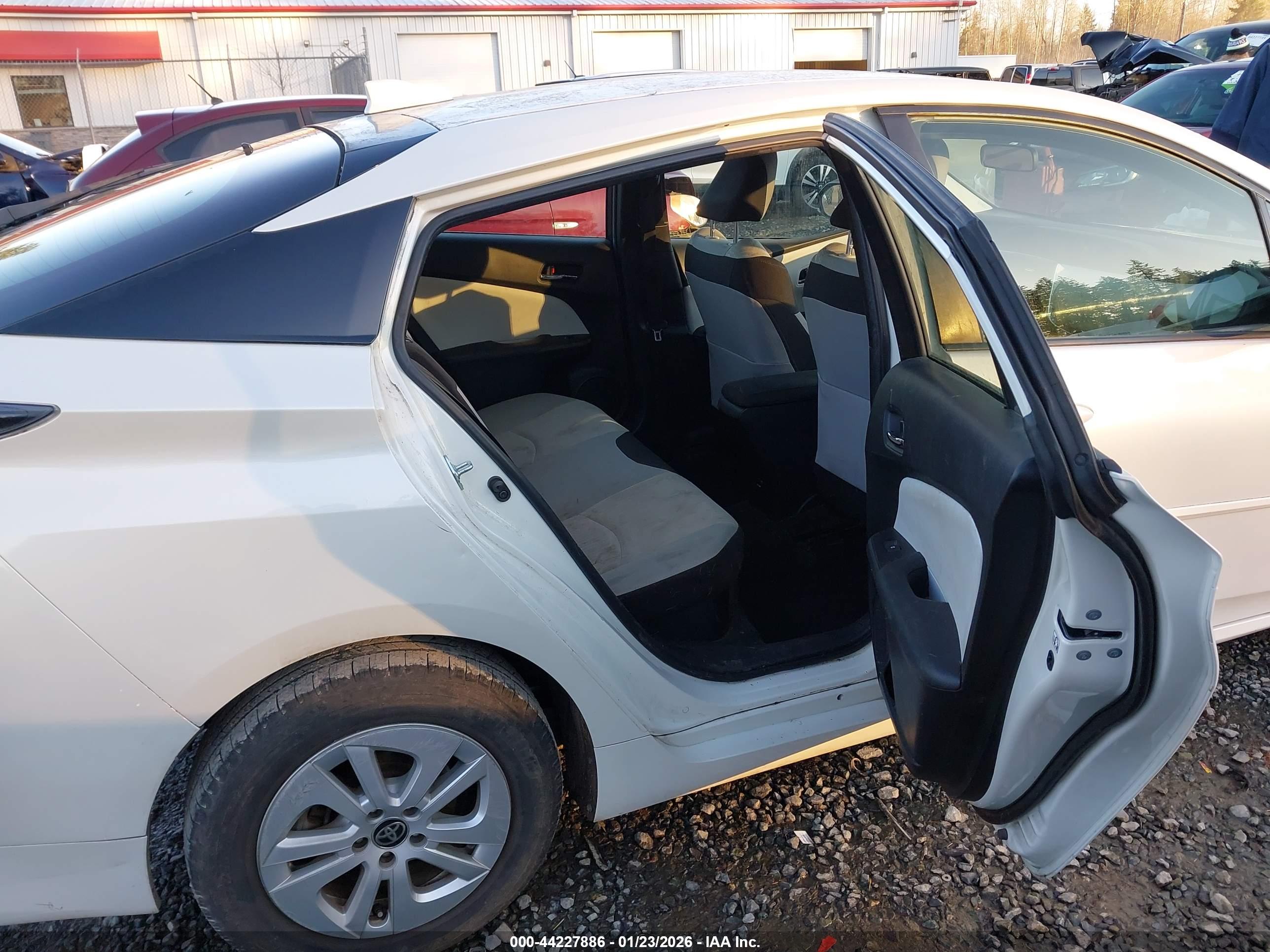 TOYOTA PRIUS image 8