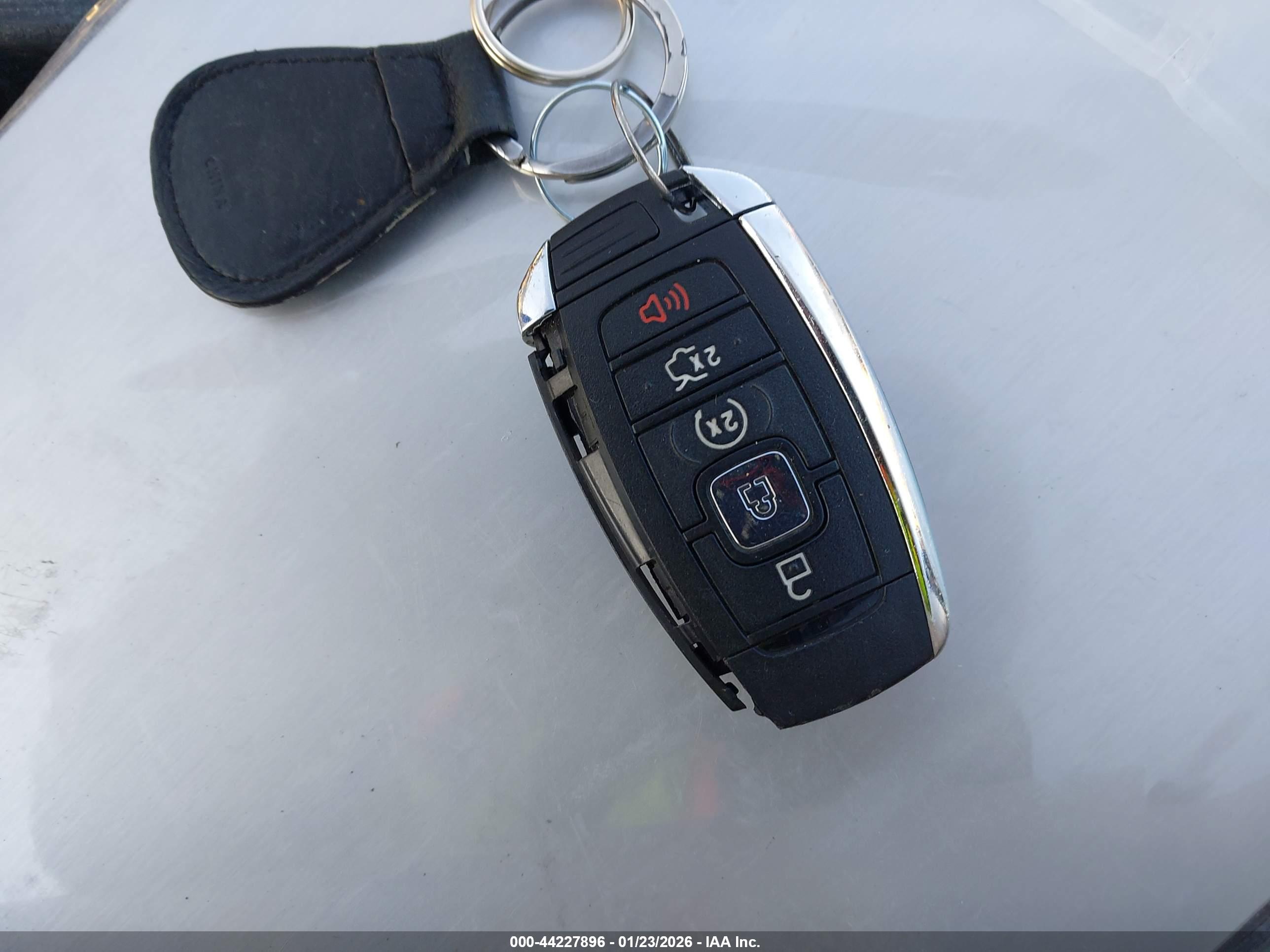 LINCOLN MKC image 11