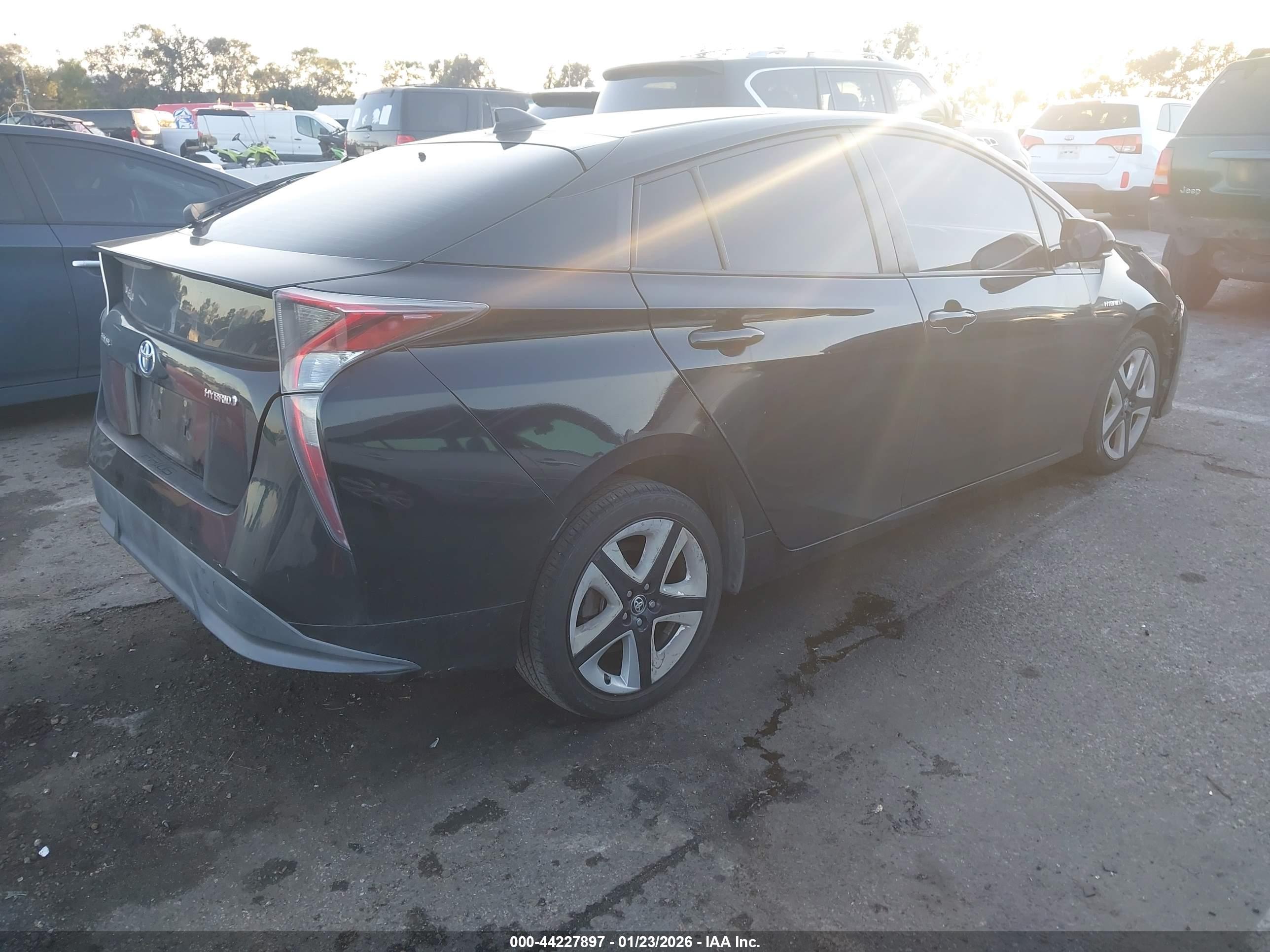TOYOTA PRIUS image 4