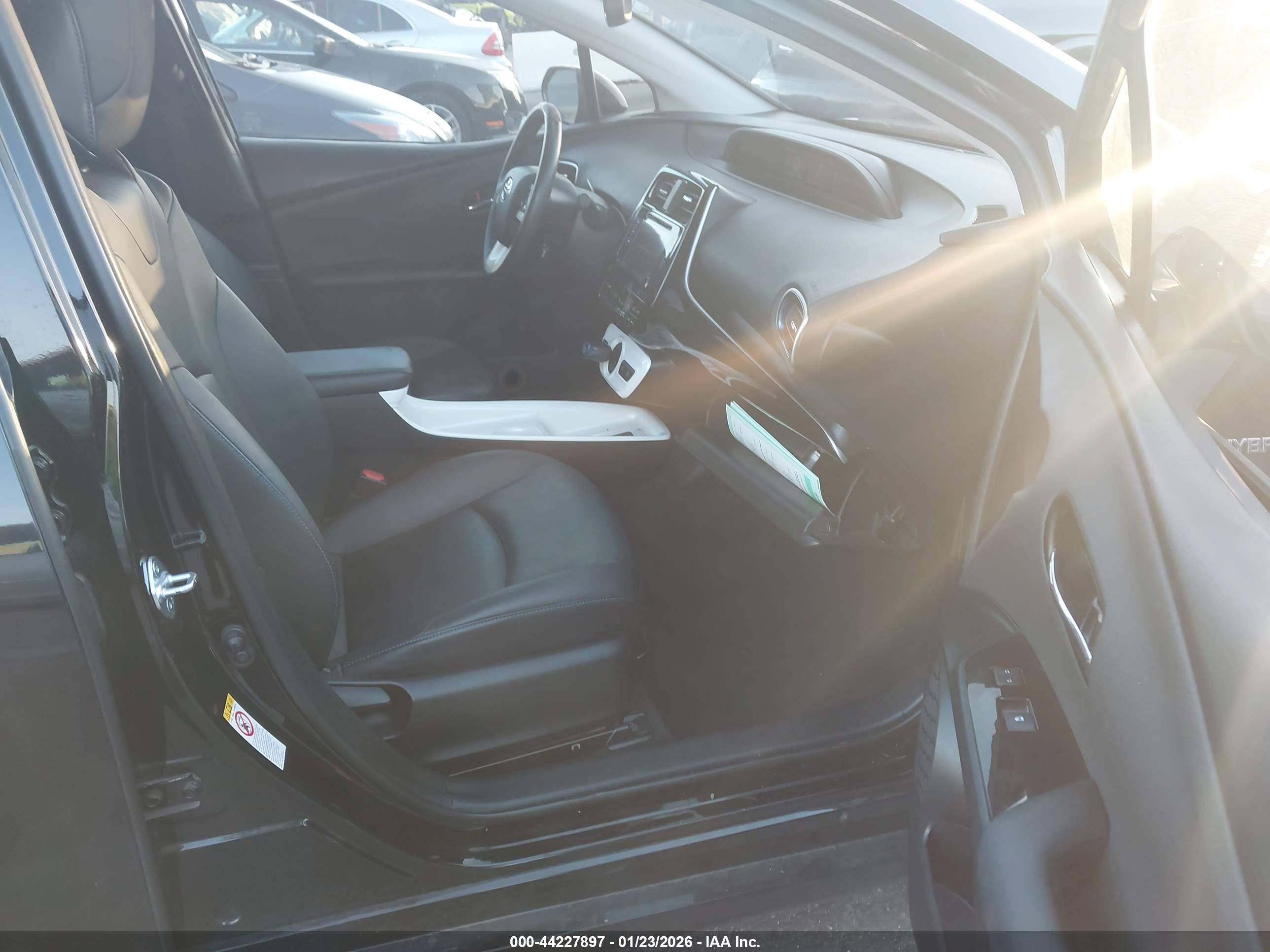 TOYOTA PRIUS image 5