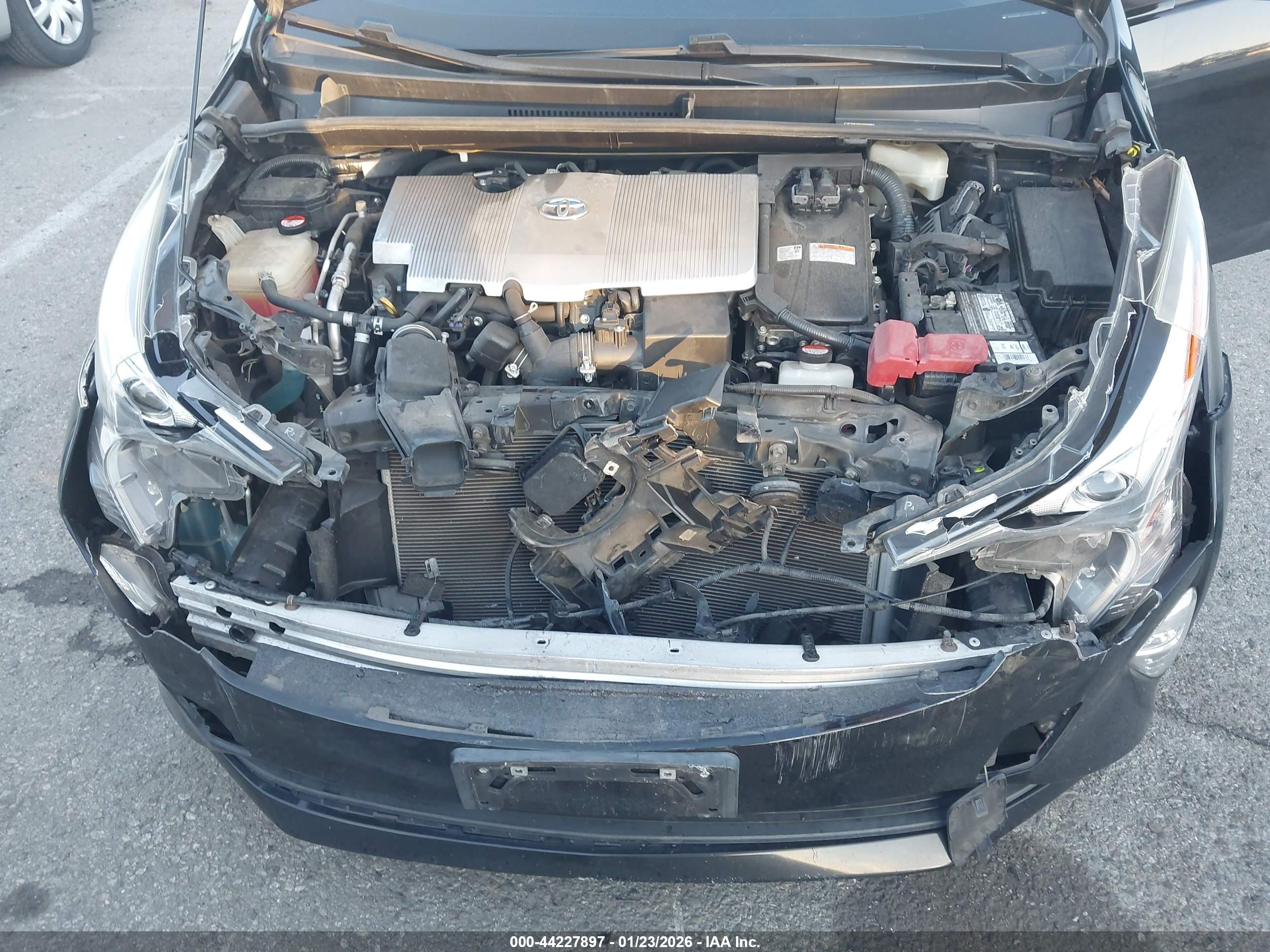 TOYOTA PRIUS image 6