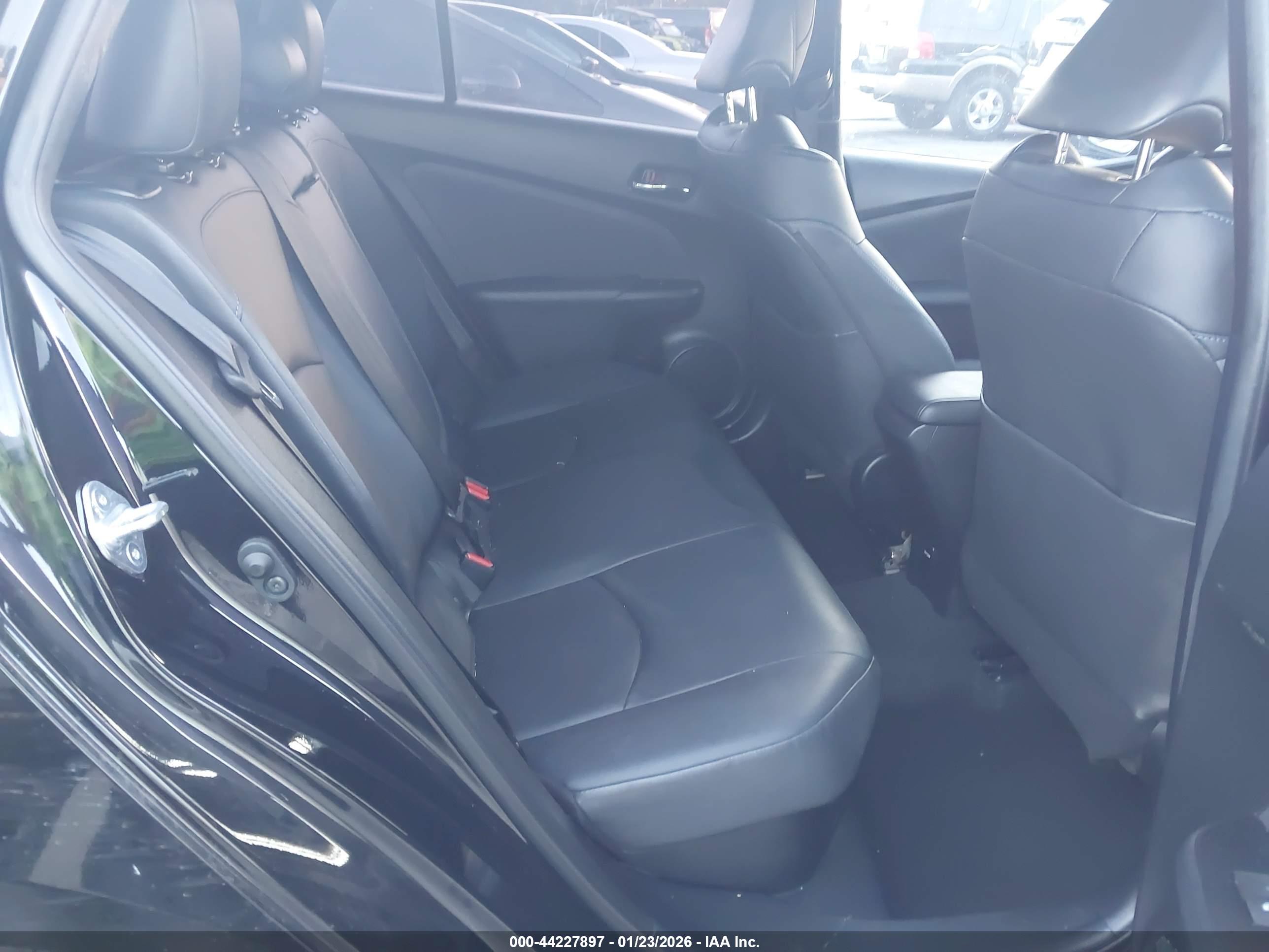 TOYOTA PRIUS image 8