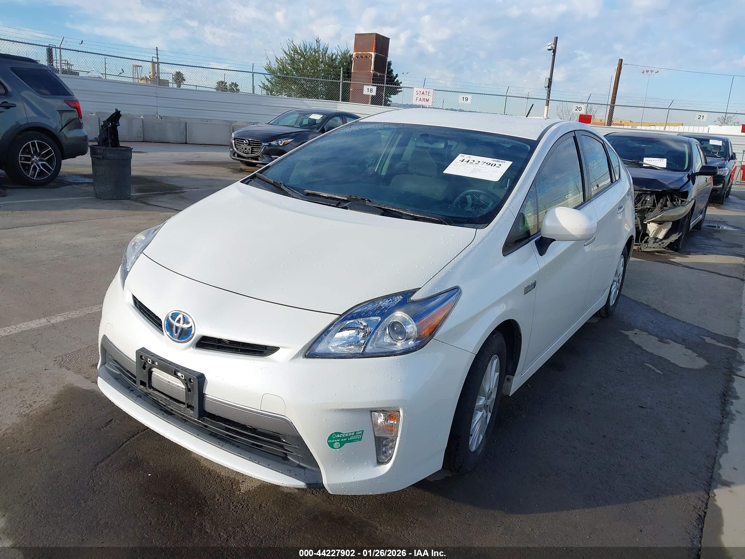 TOYOTA PRIUS image 2
