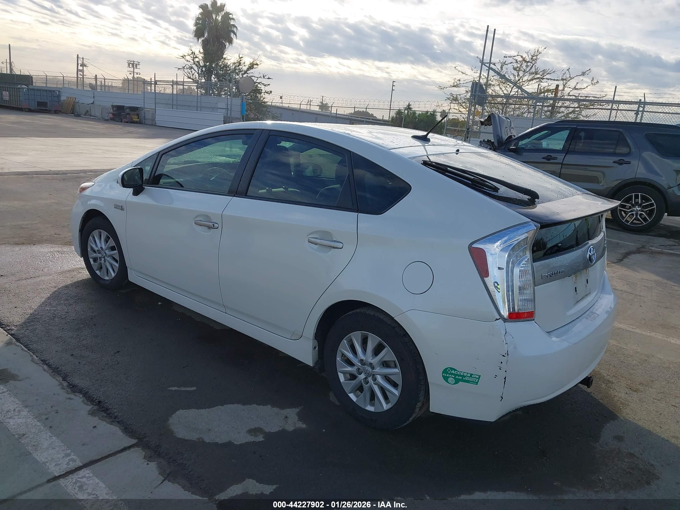 TOYOTA PRIUS image 3
