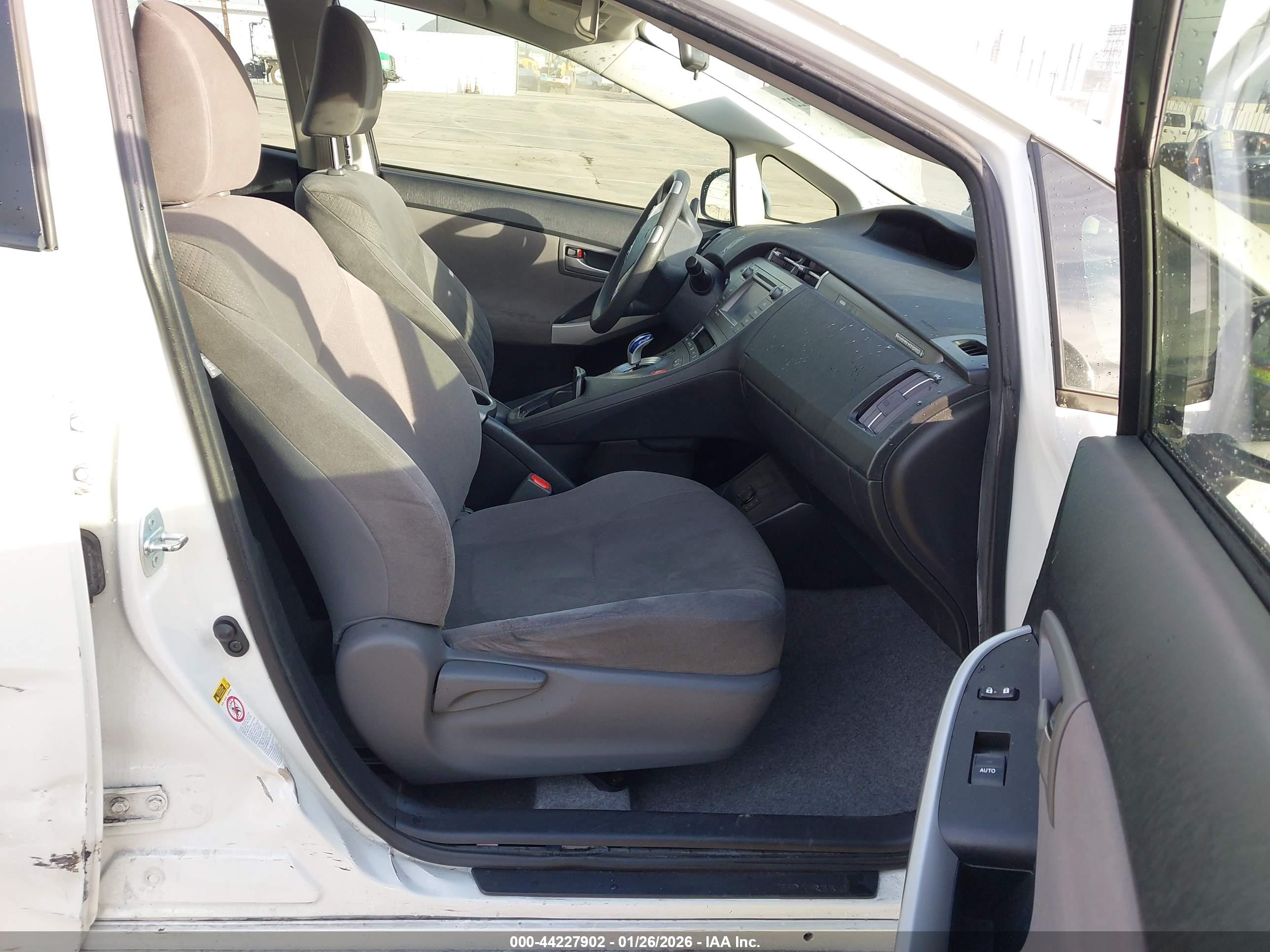 TOYOTA PRIUS image 5