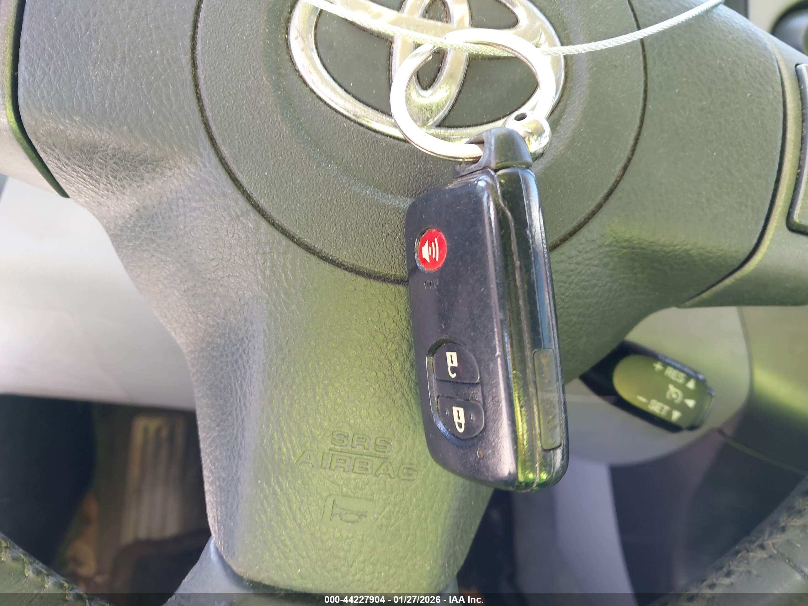 TOYOTA RAV4 image 11
