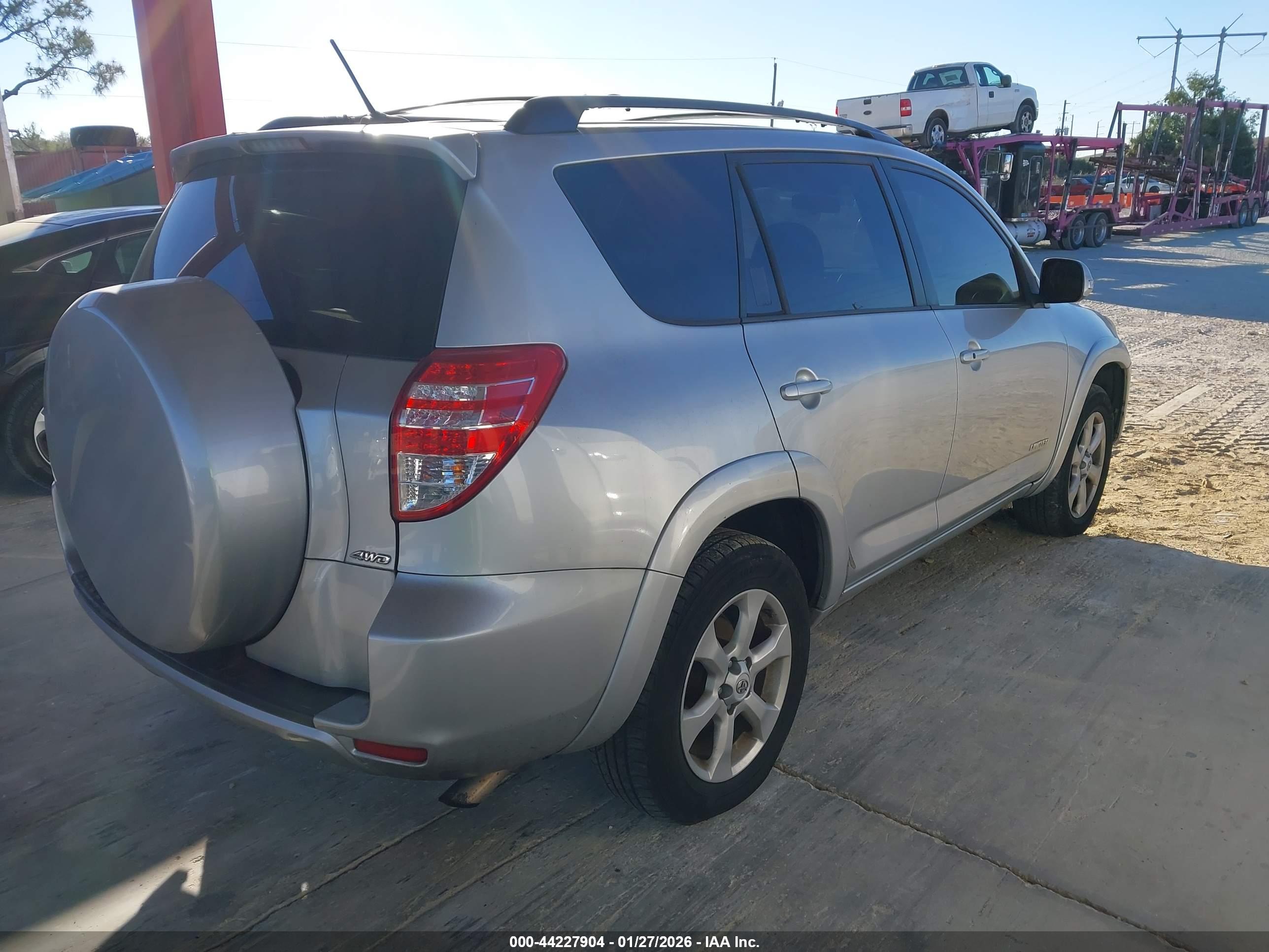 TOYOTA RAV4 image 4
