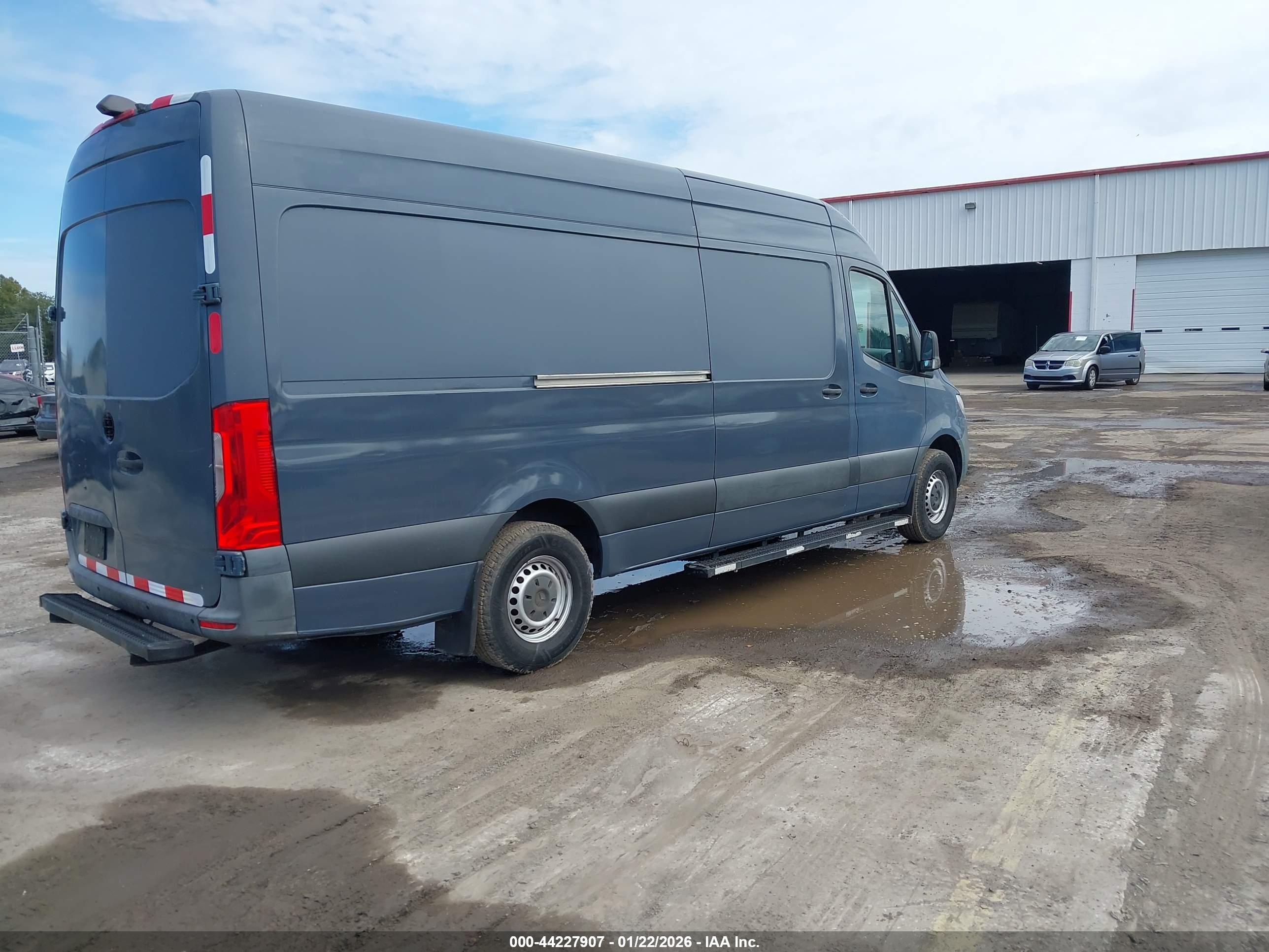 MERCEDES-BENZ SPRINTER image 4