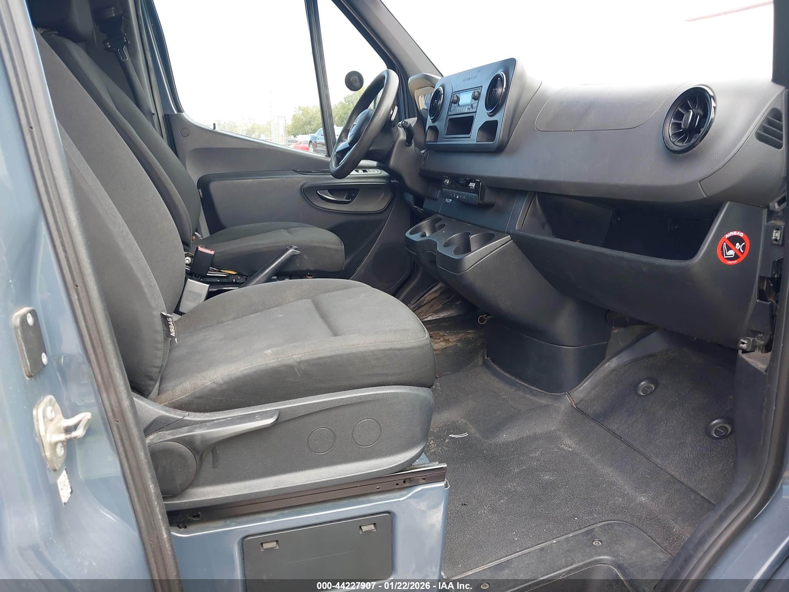 MERCEDES-BENZ SPRINTER image 5