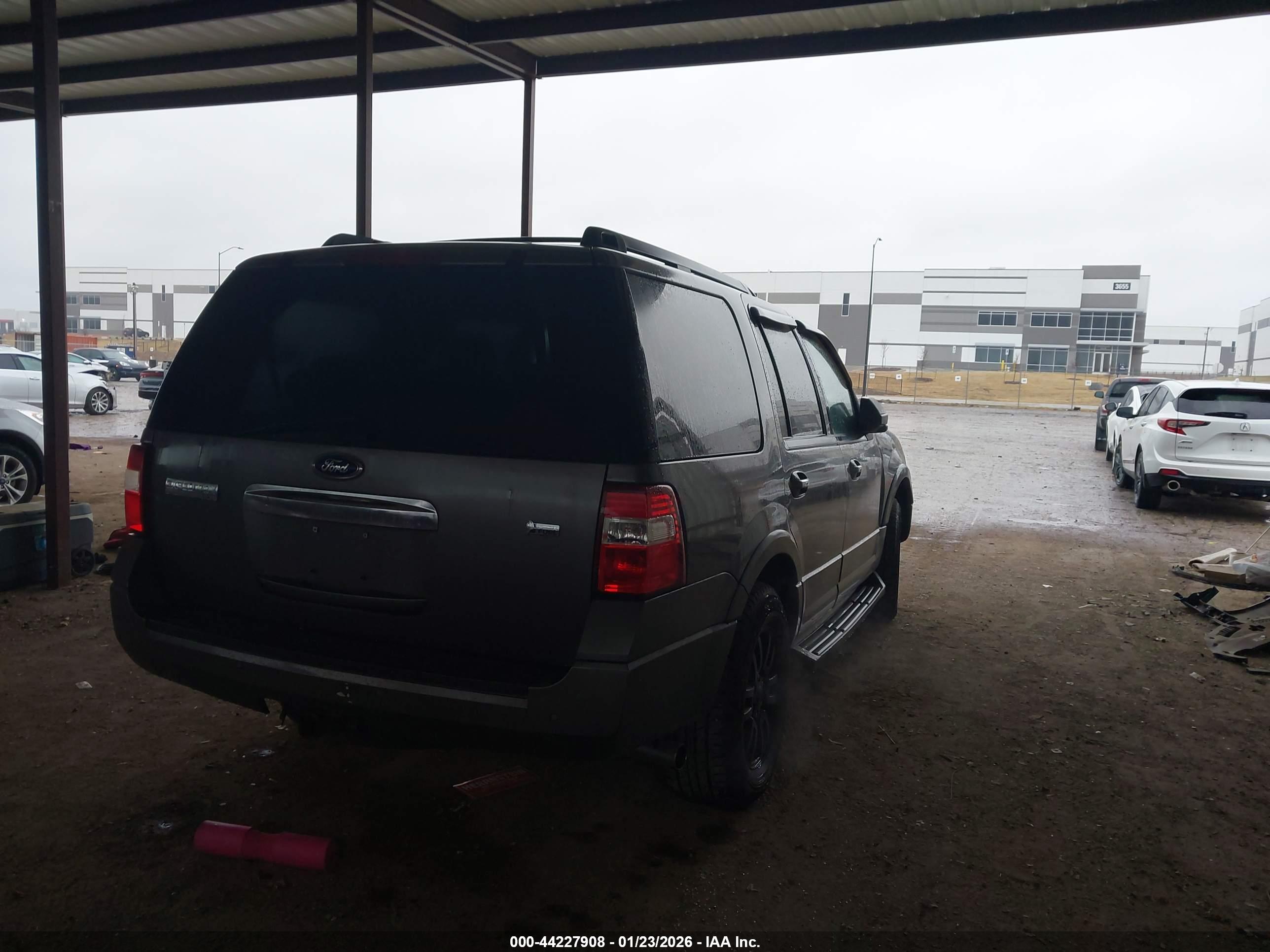FORD EXPEDITION image 4