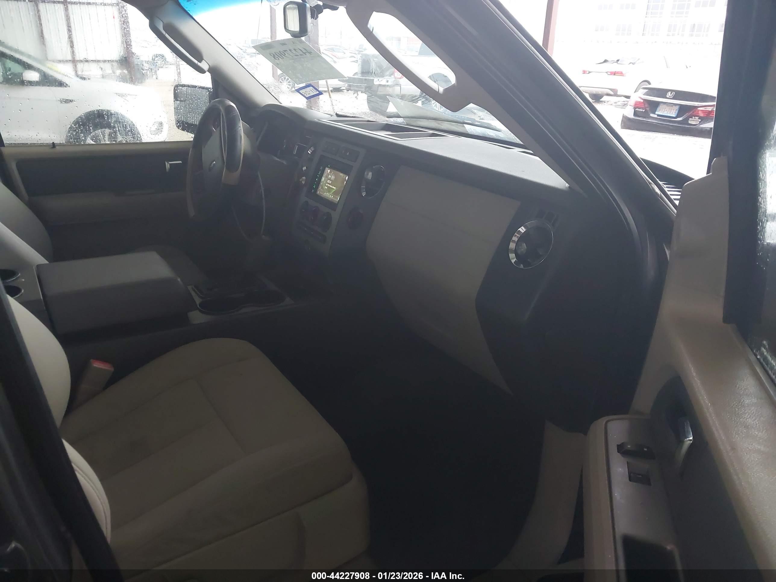 FORD EXPEDITION image 5