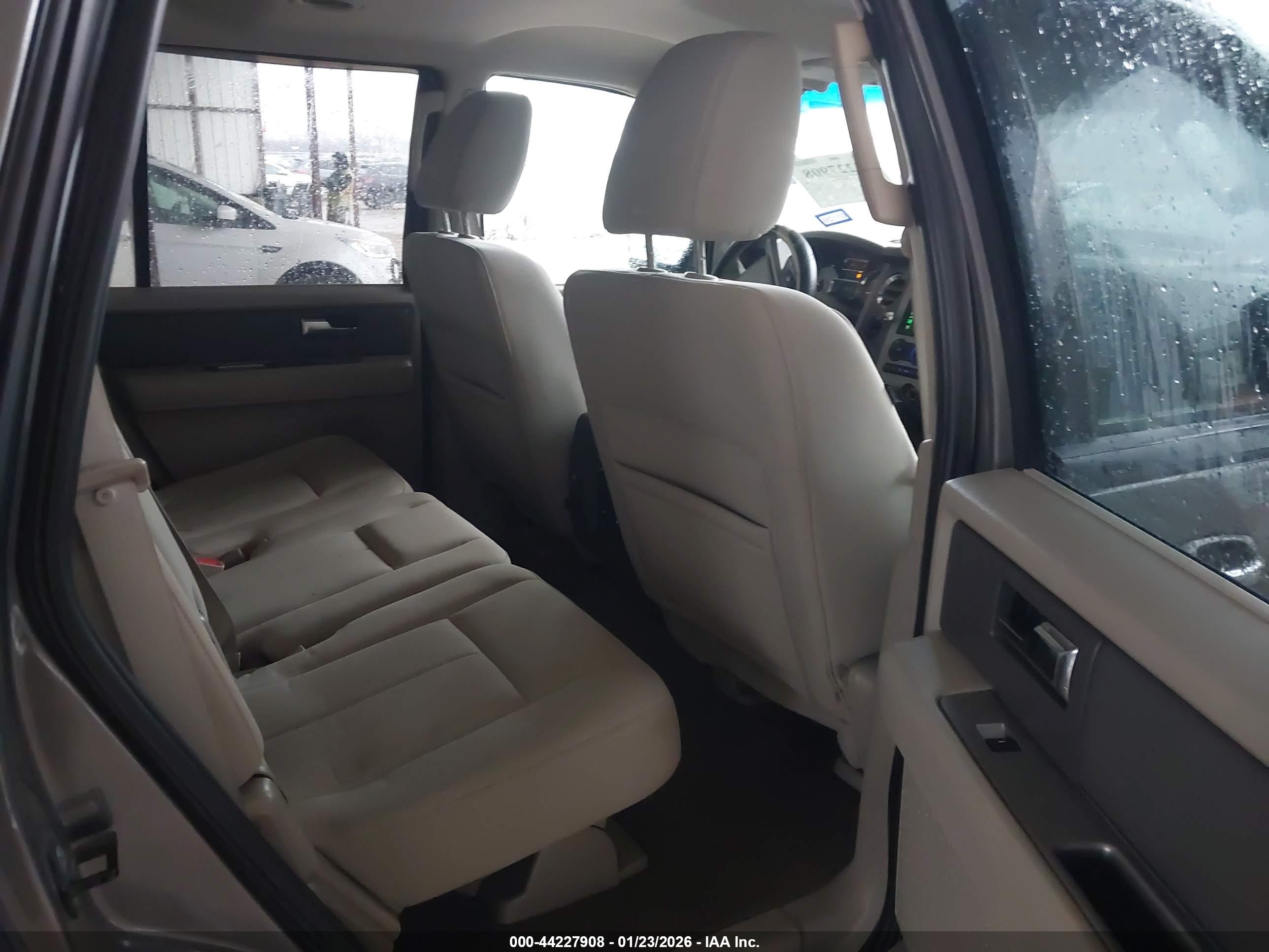 FORD EXPEDITION image 8
