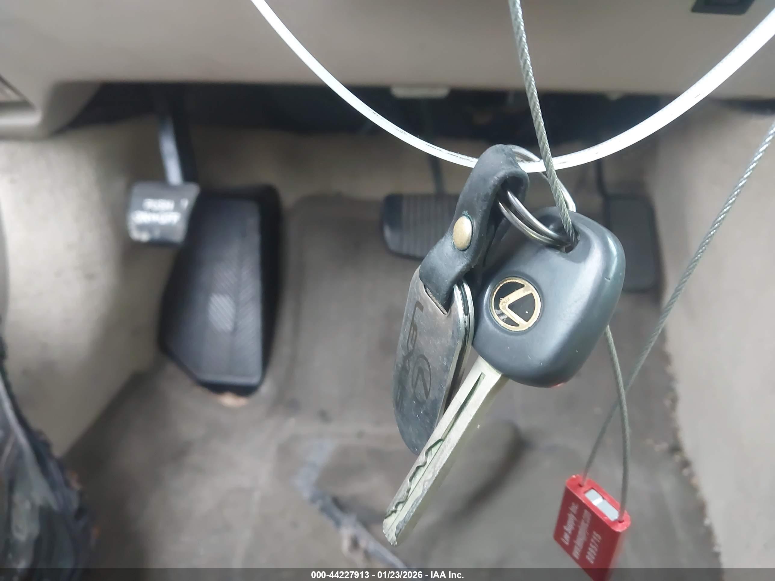 LEXUS ES image 11