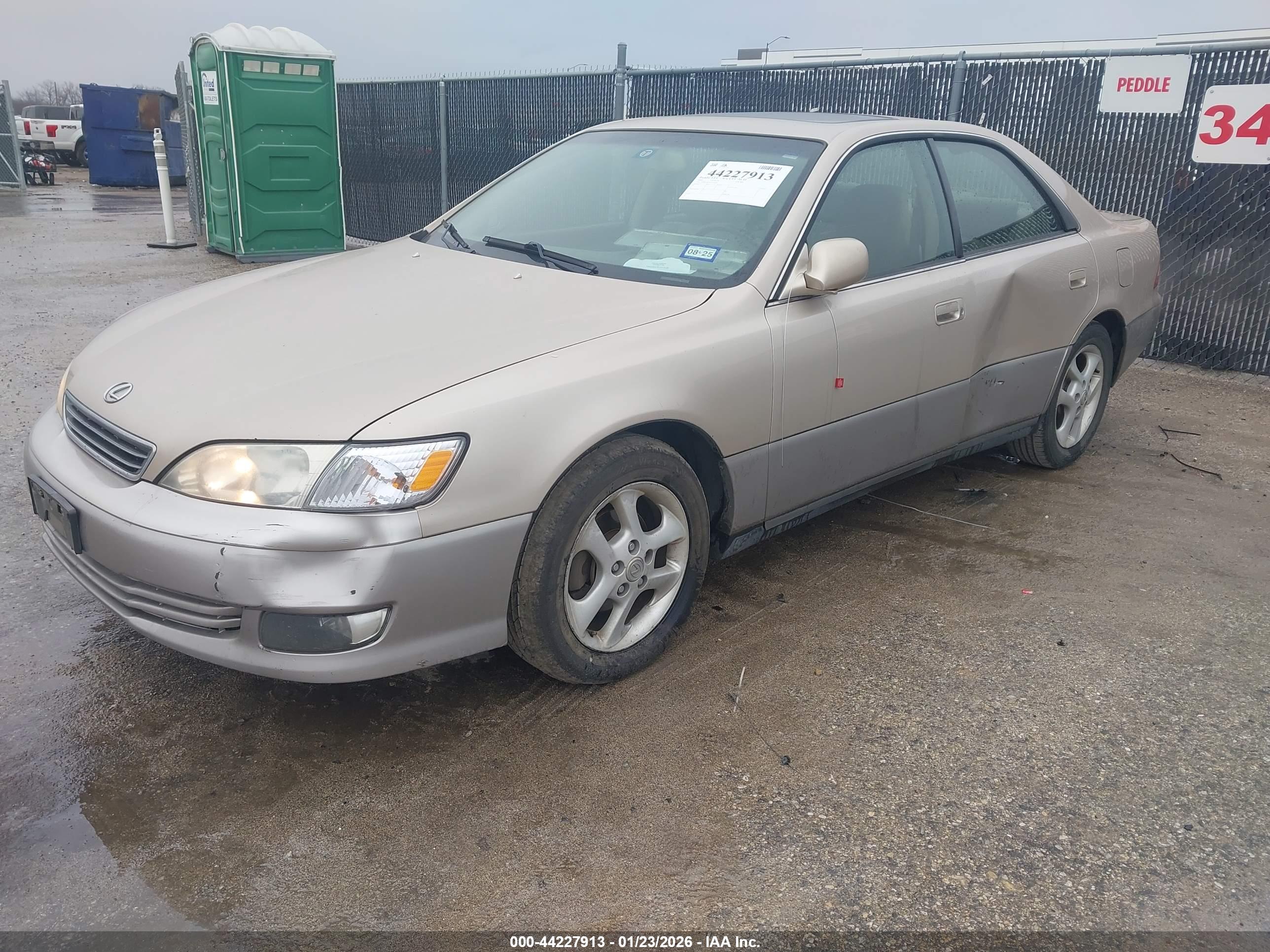 LEXUS ES image 2