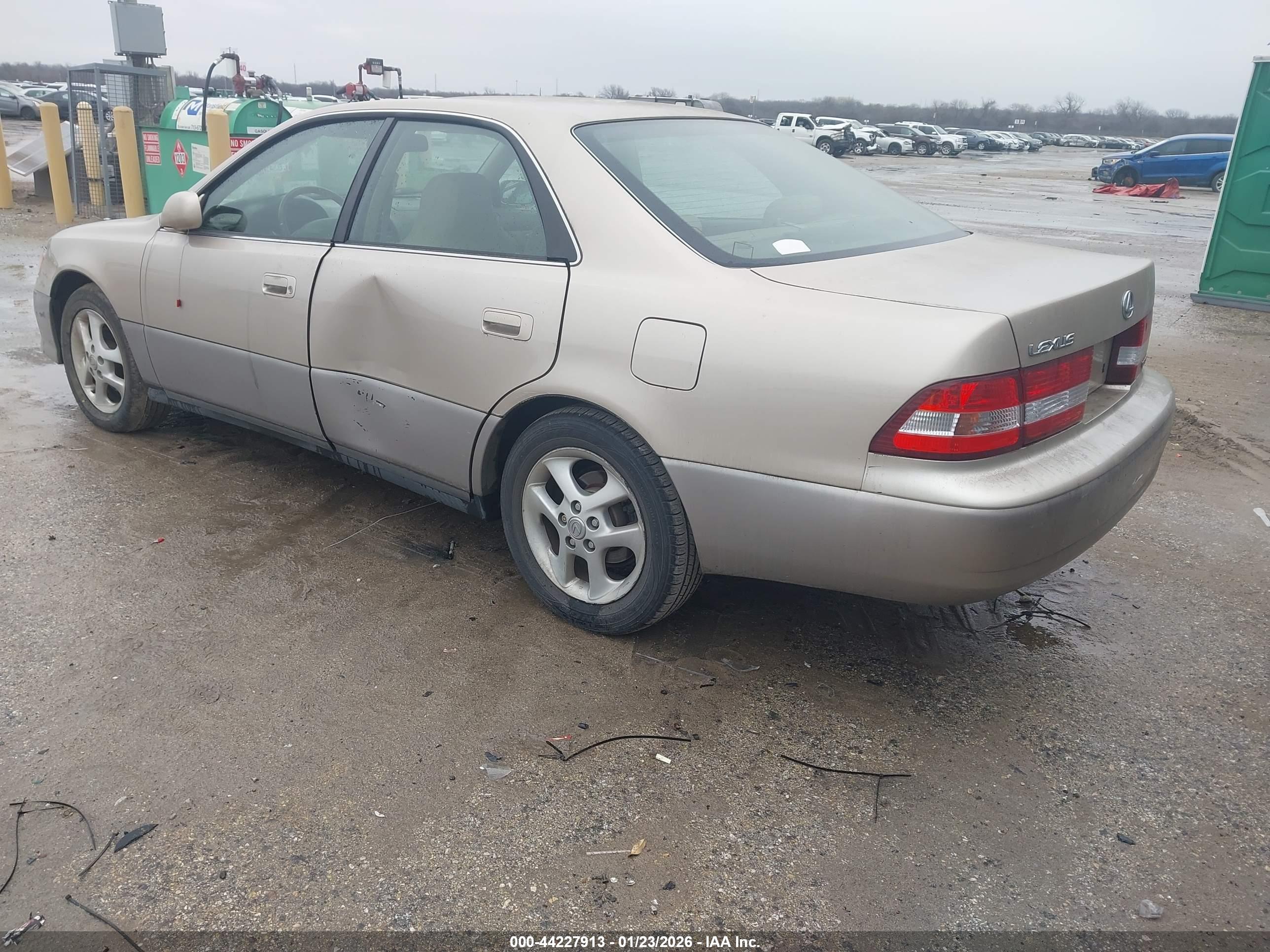 LEXUS ES image 3