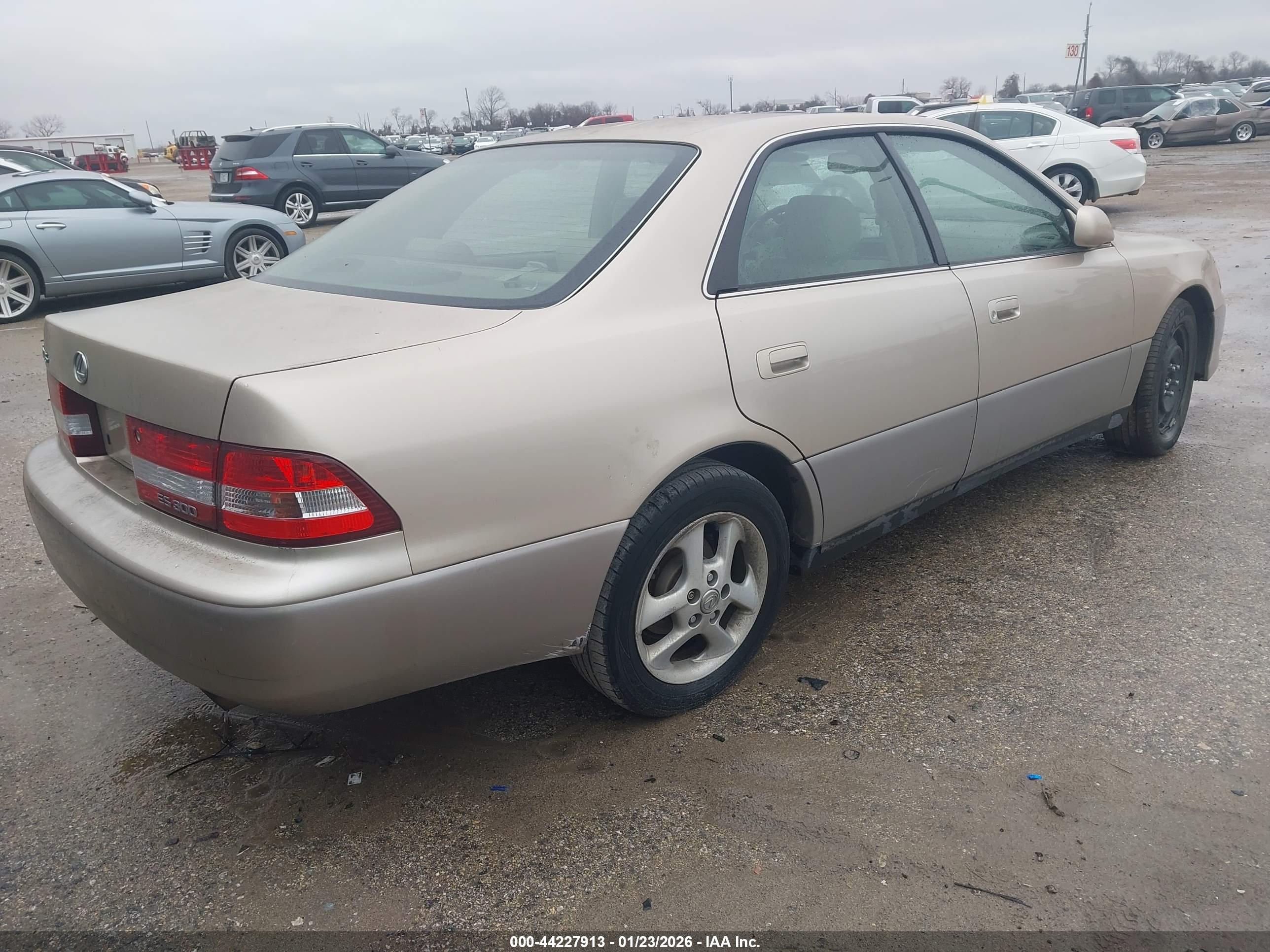 LEXUS ES image 4