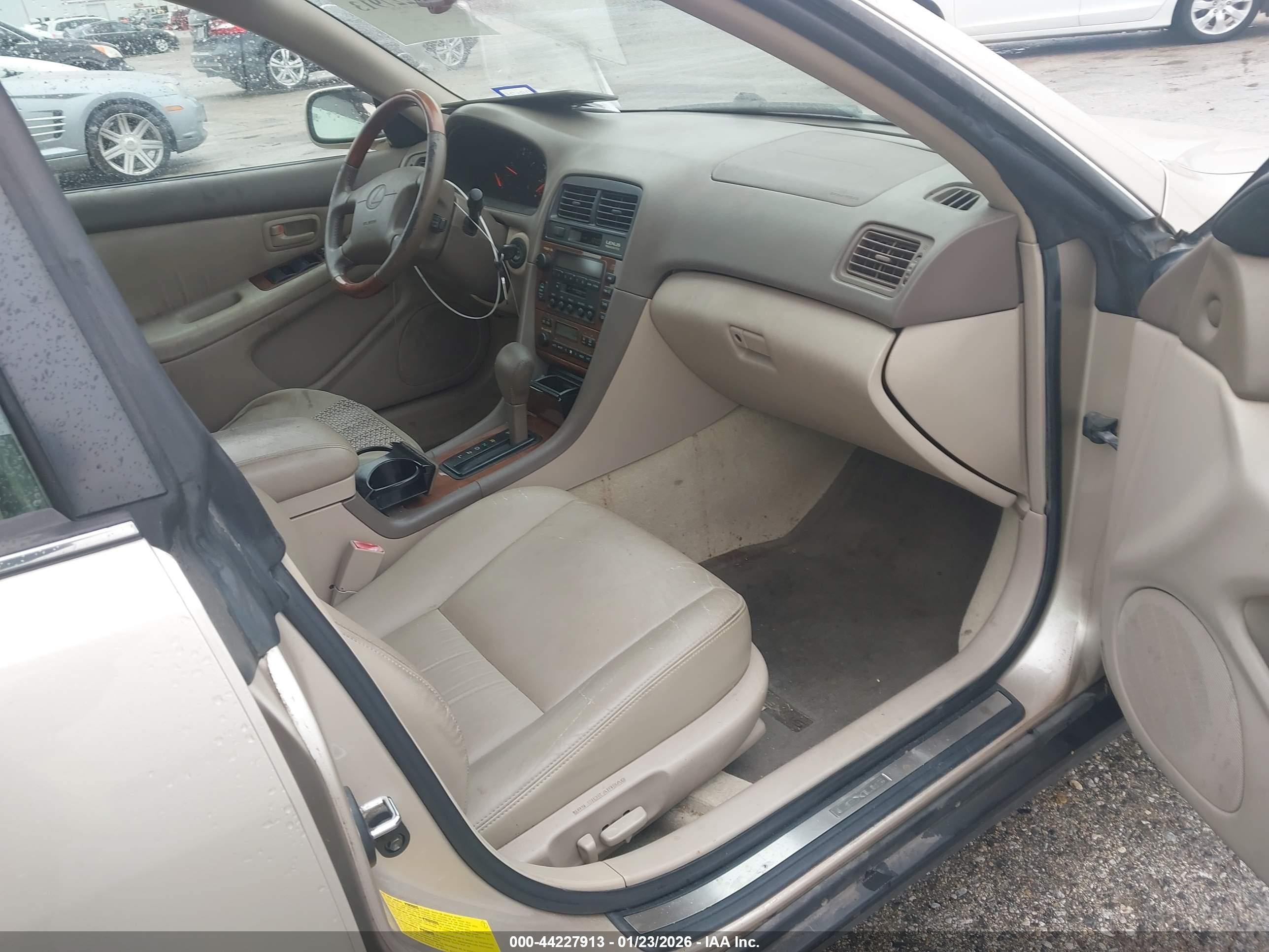 LEXUS ES image 5