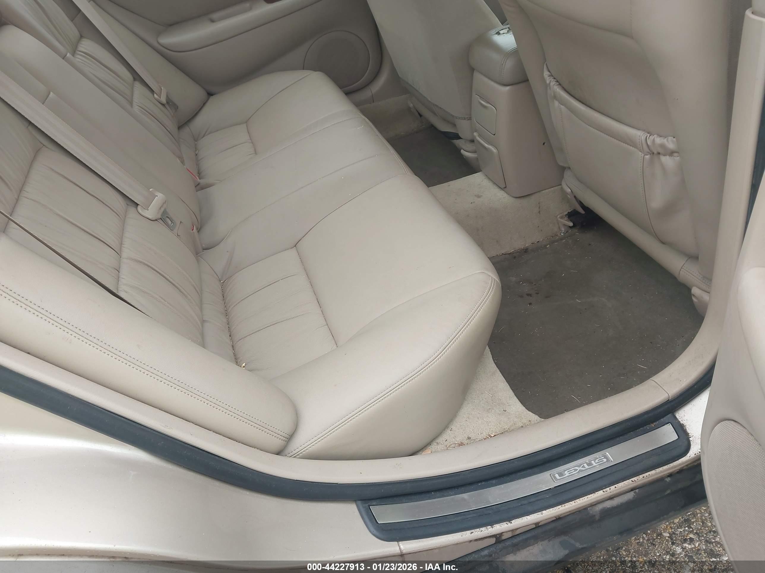 LEXUS ES image 8