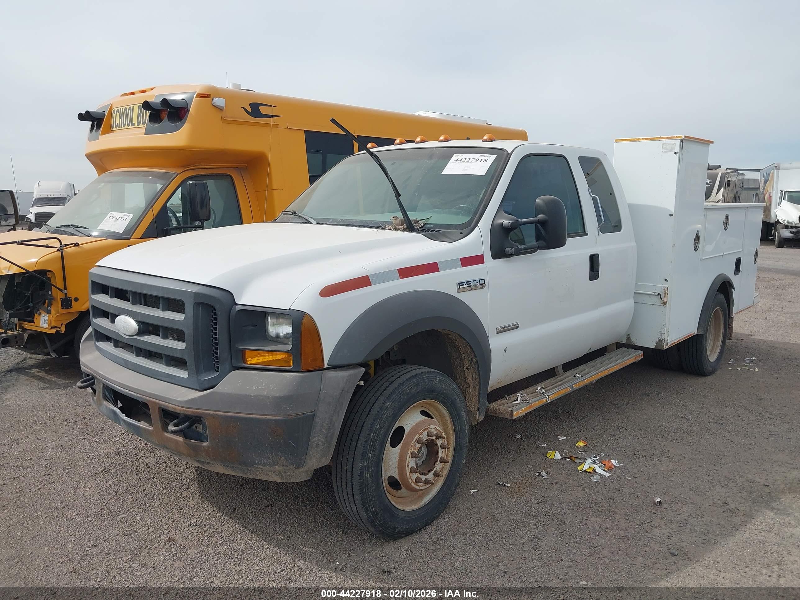 FORD F-550 image 2