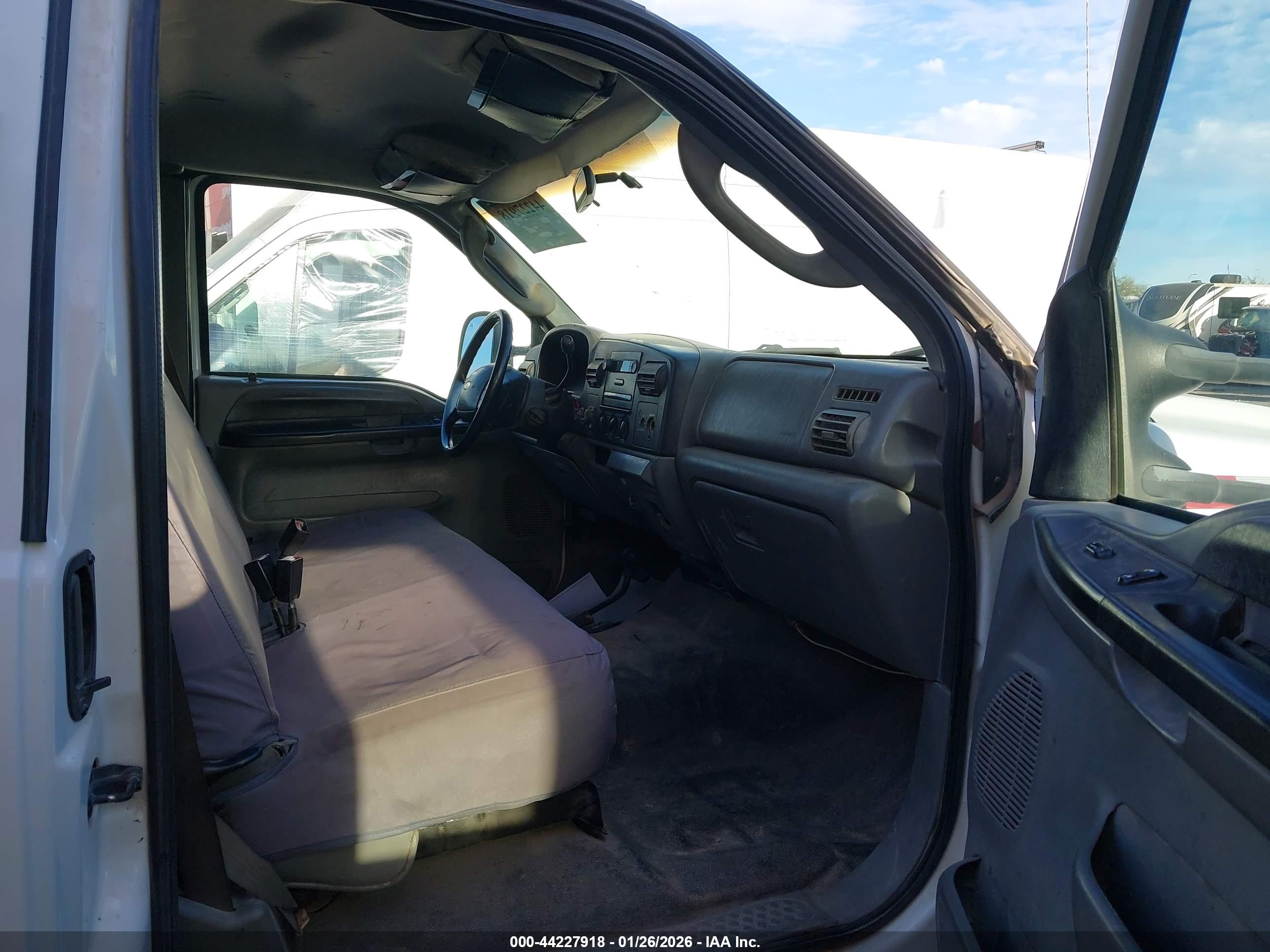 FORD F-550 image 8