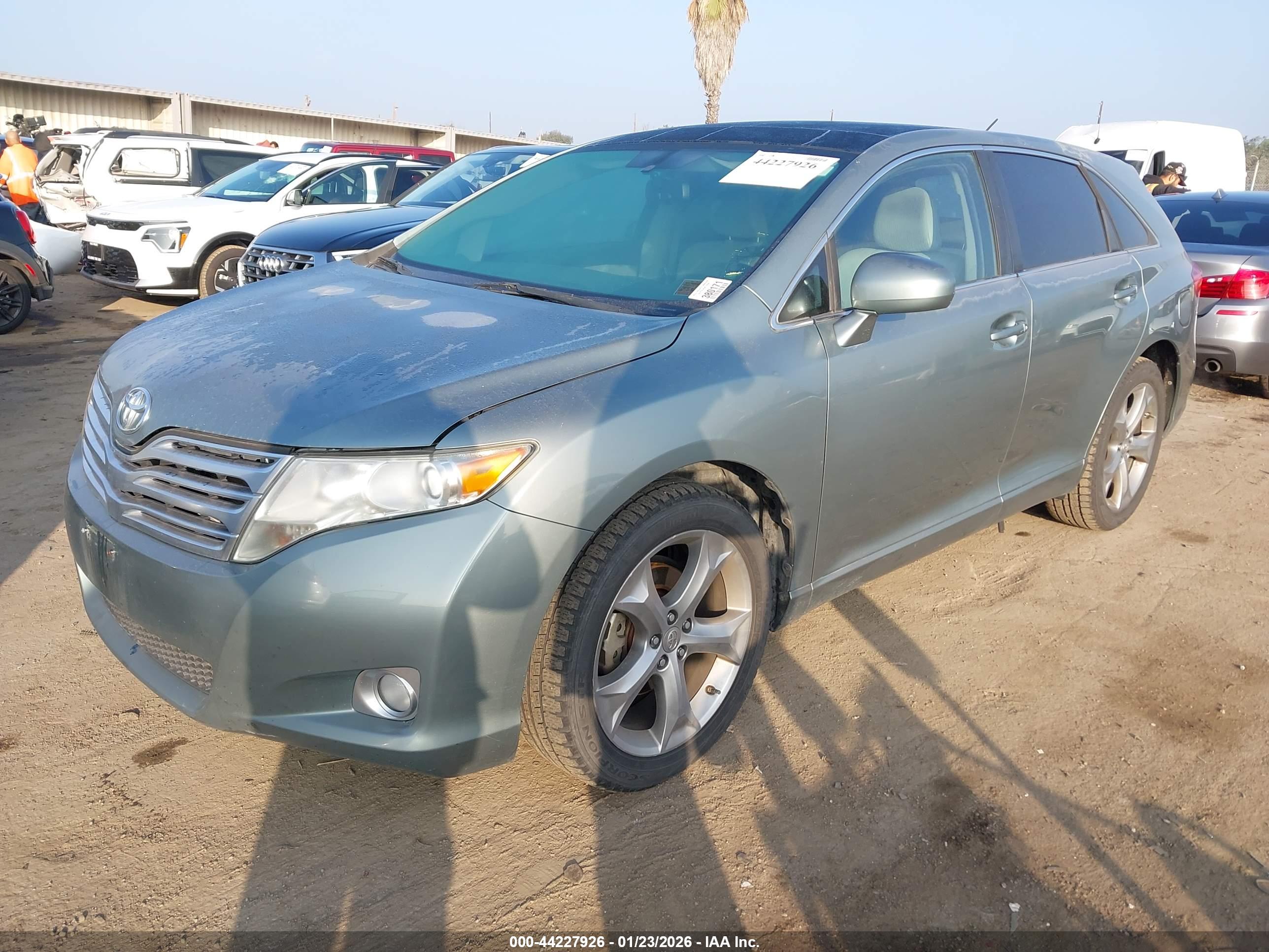 TOYOTA VENZA image 2