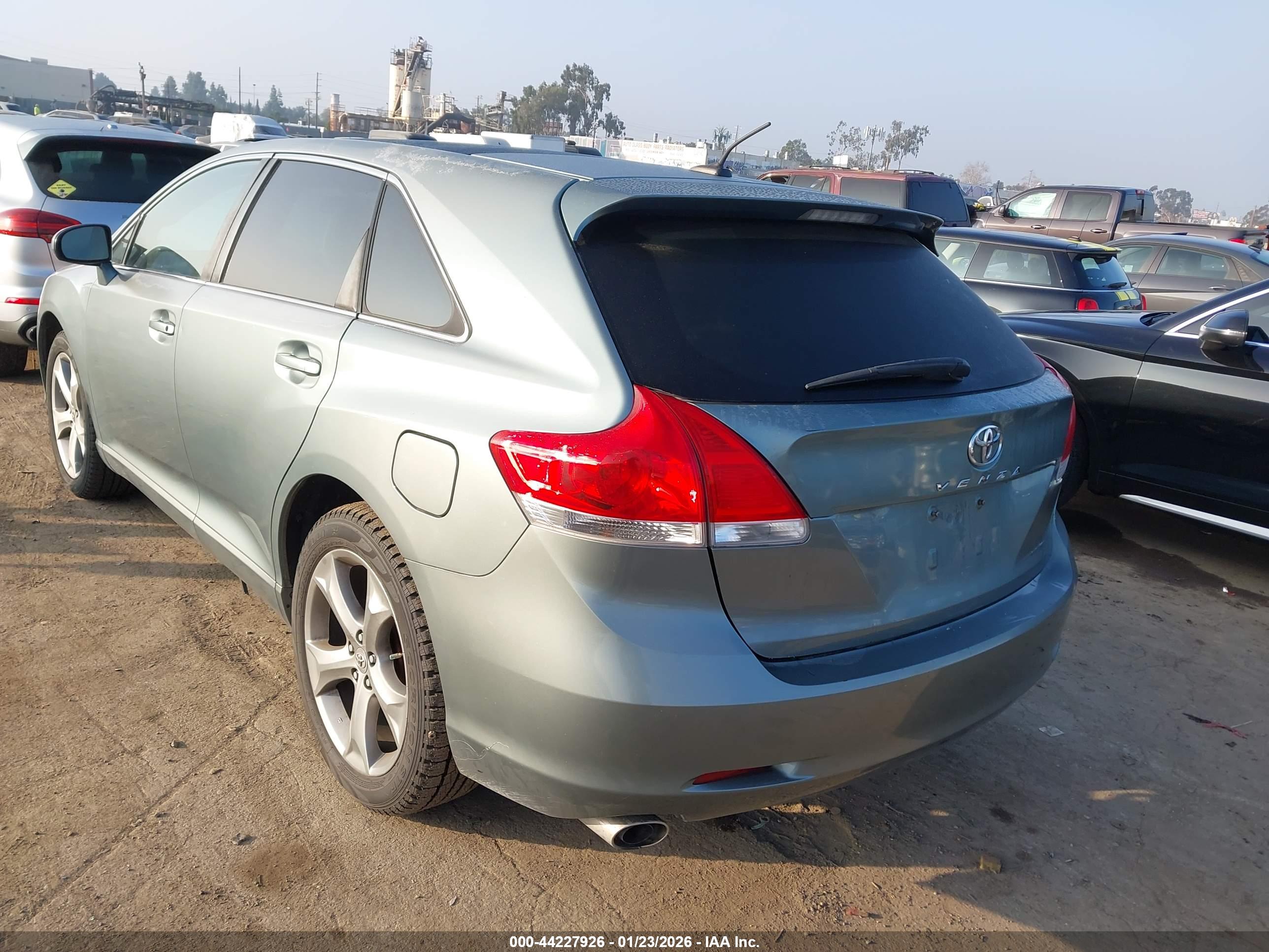 TOYOTA VENZA image 3