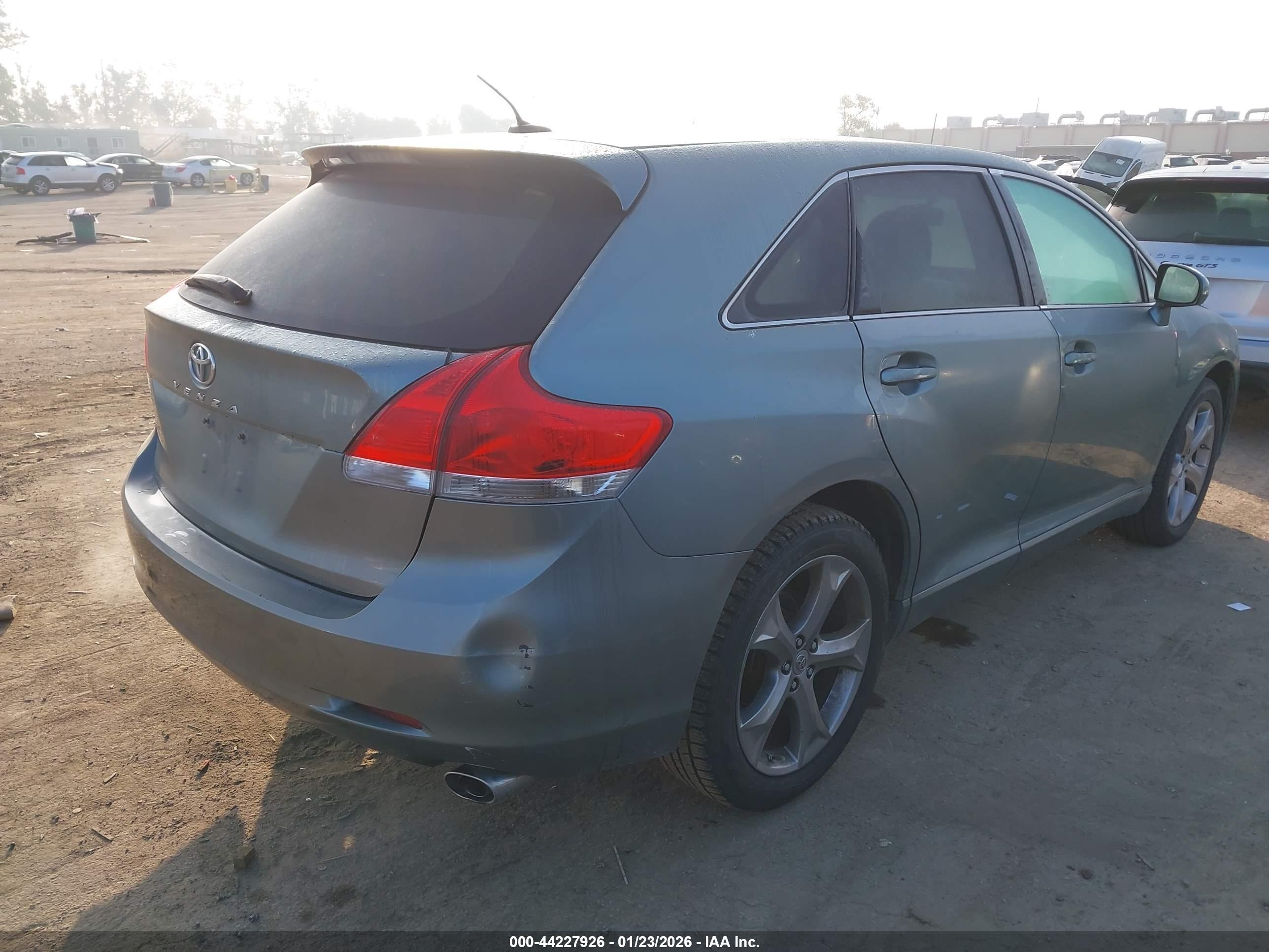 TOYOTA VENZA image 4
