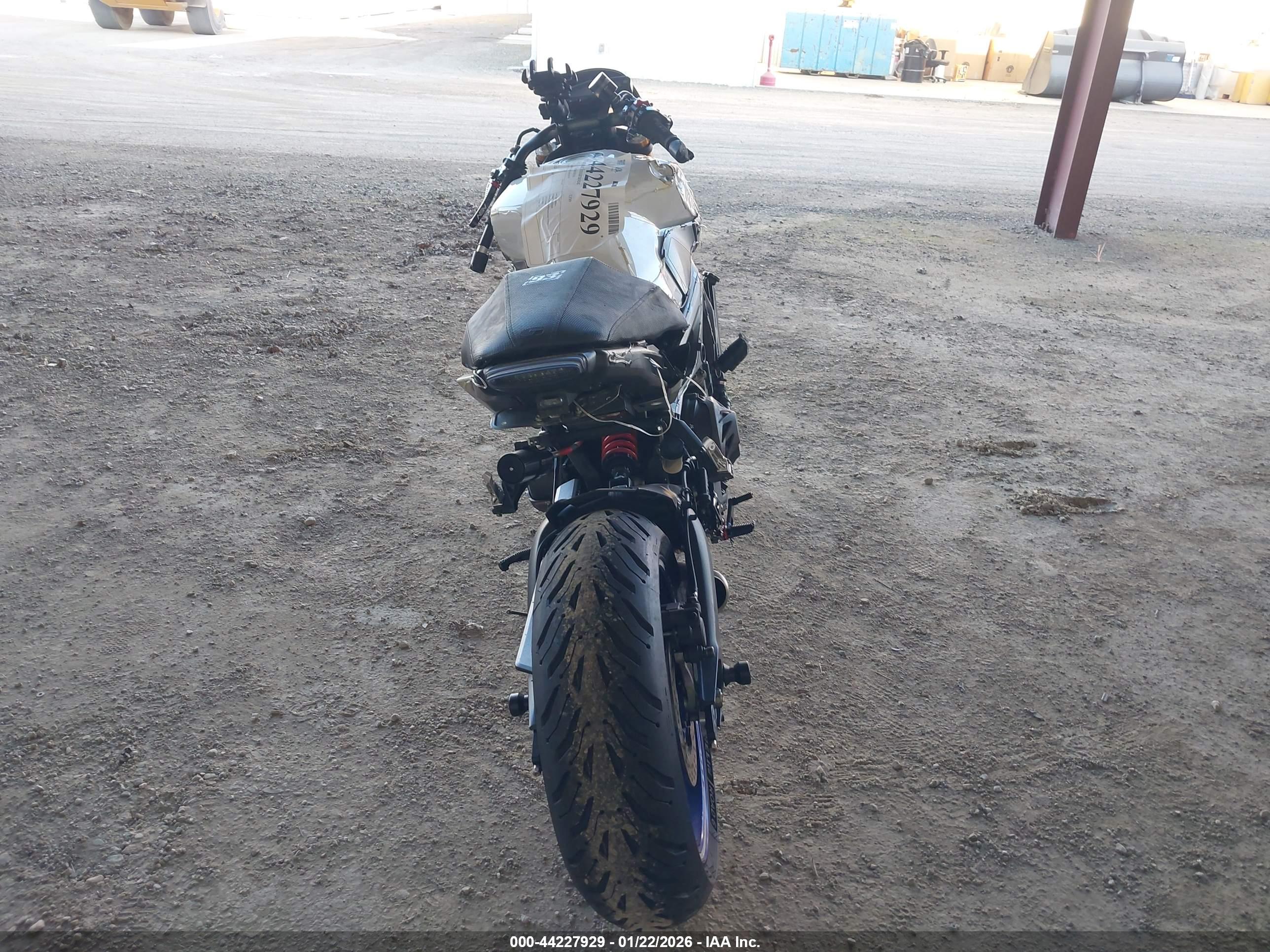 YAMAHA FZ09 image 6