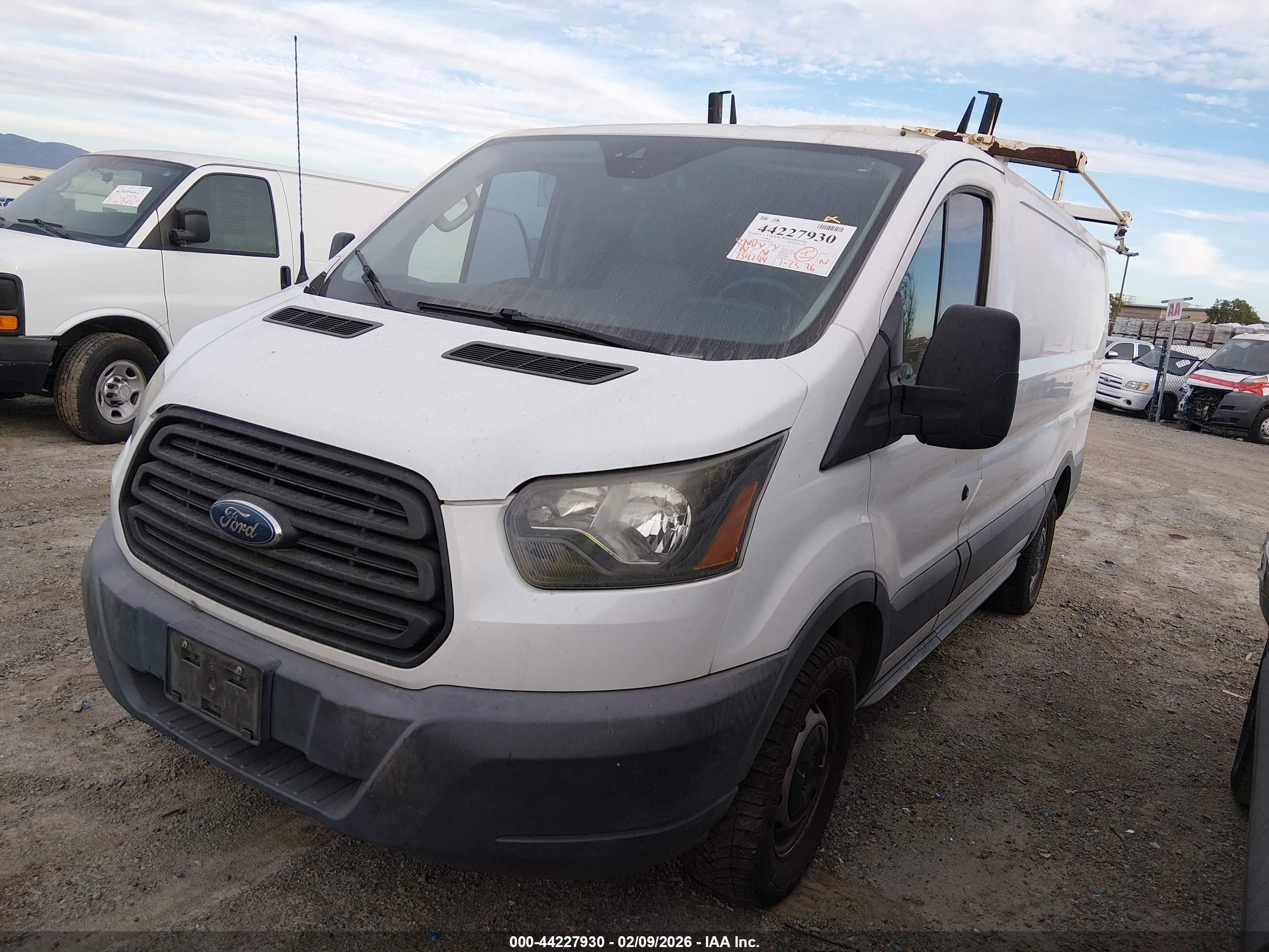 FORD TRANSIT-250 image 2