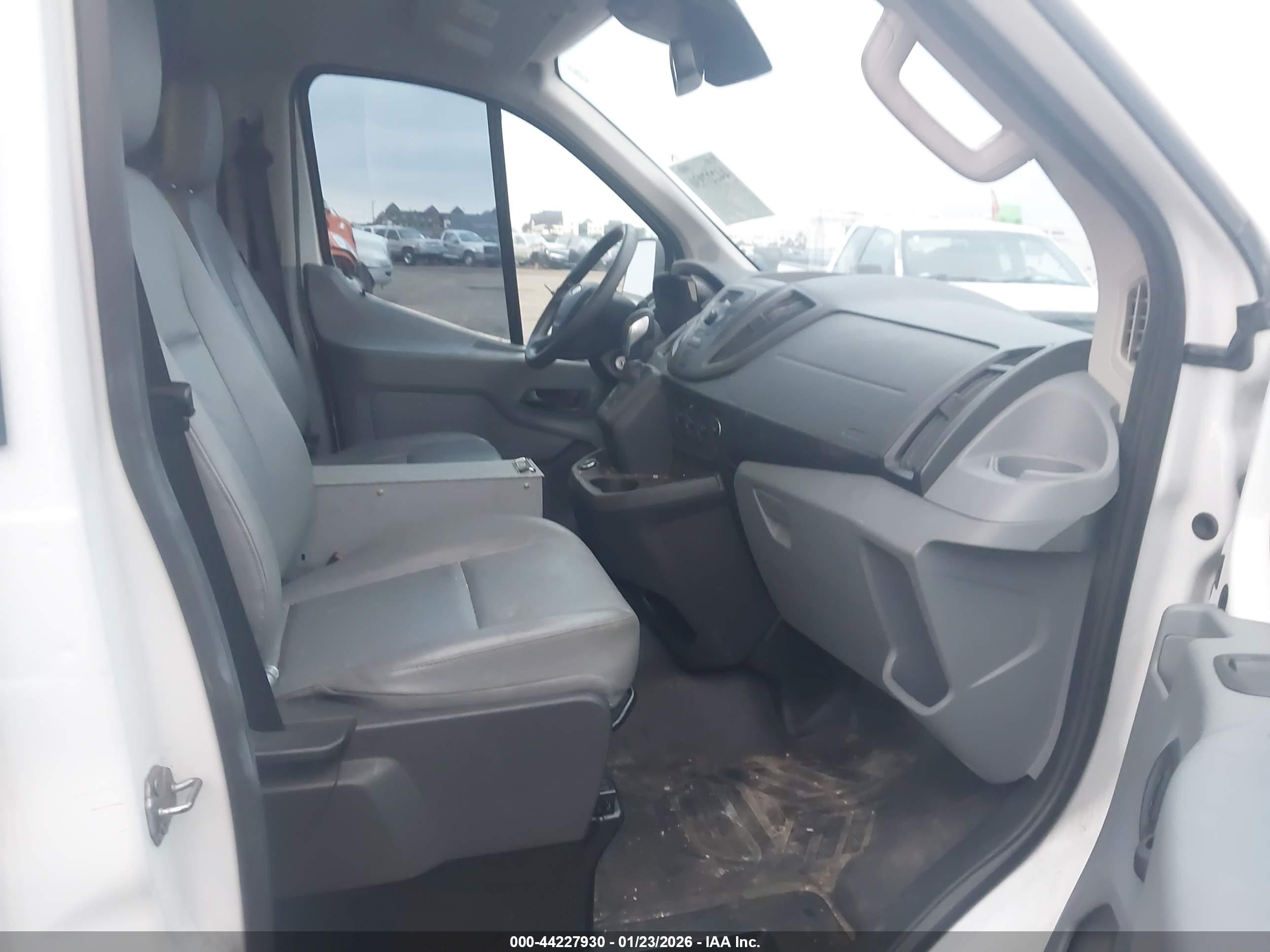 FORD TRANSIT-250 image 5