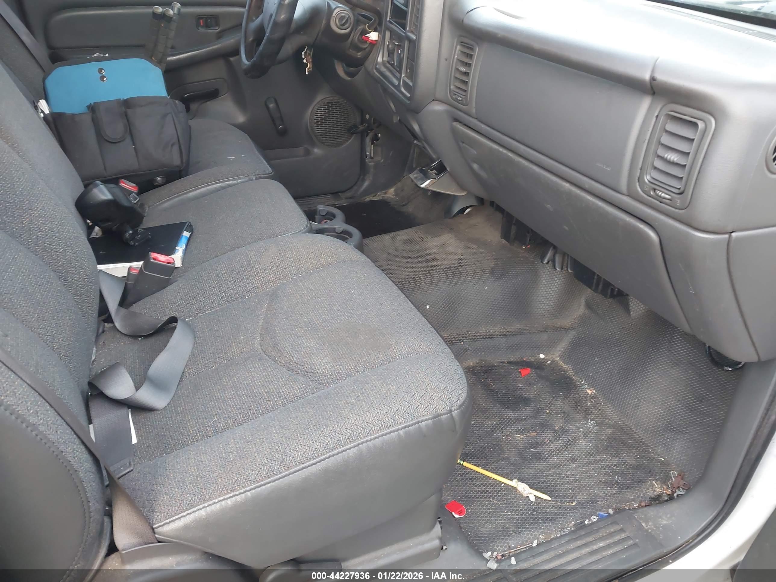 CHEVROLET SILVERADO image 8