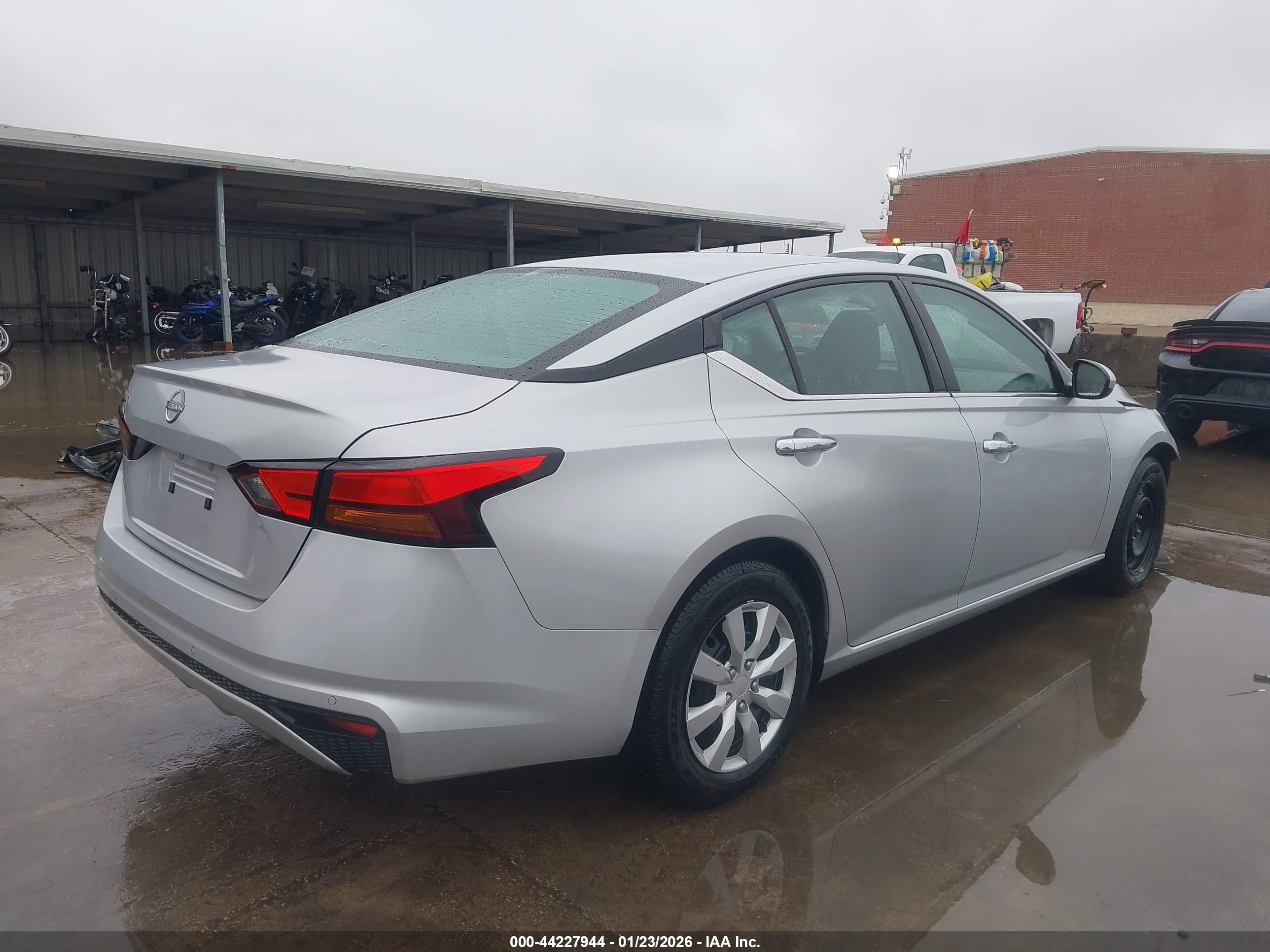 NISSAN ALTIMA image 4
