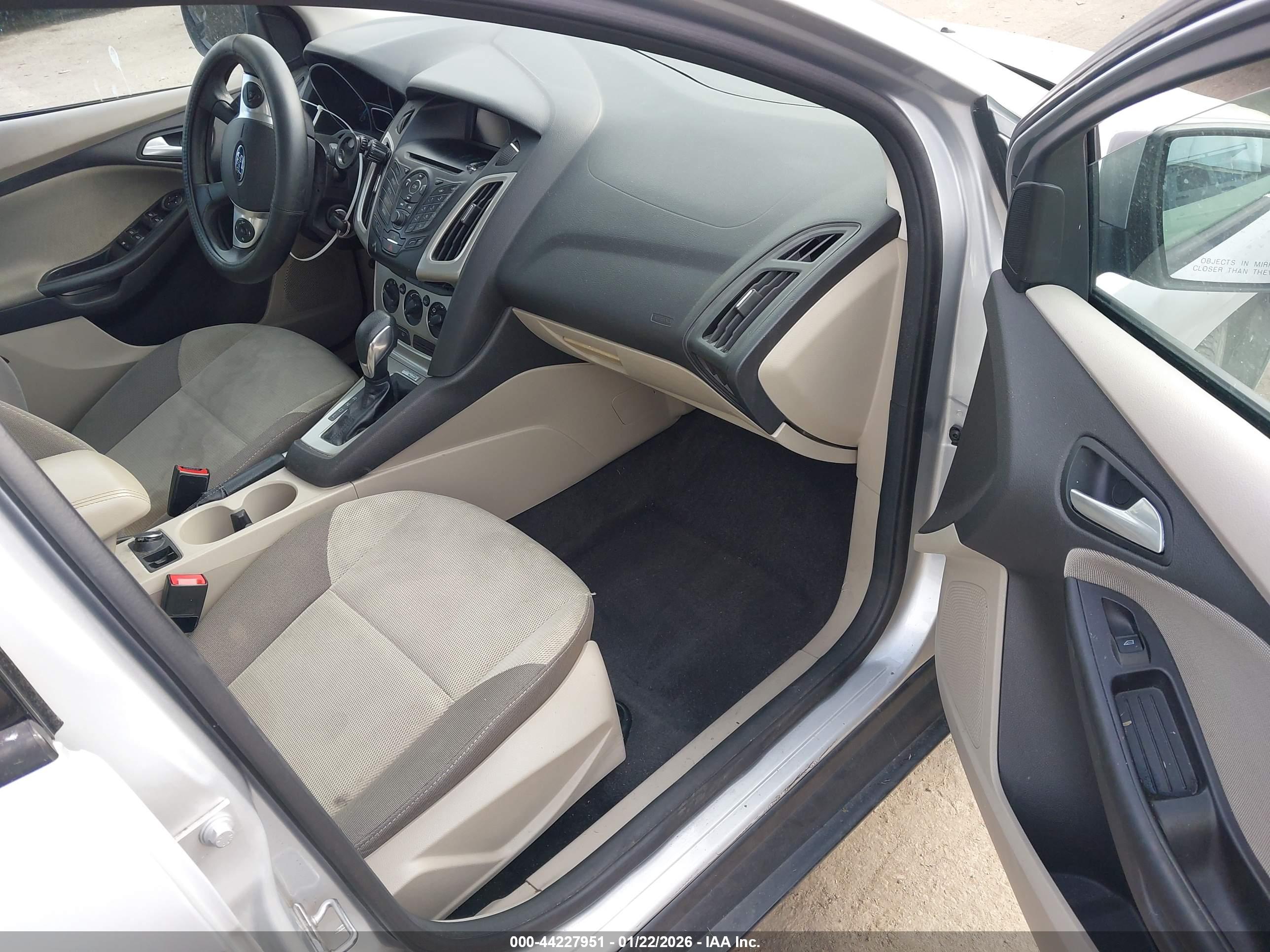 FORD FOCUS image 5