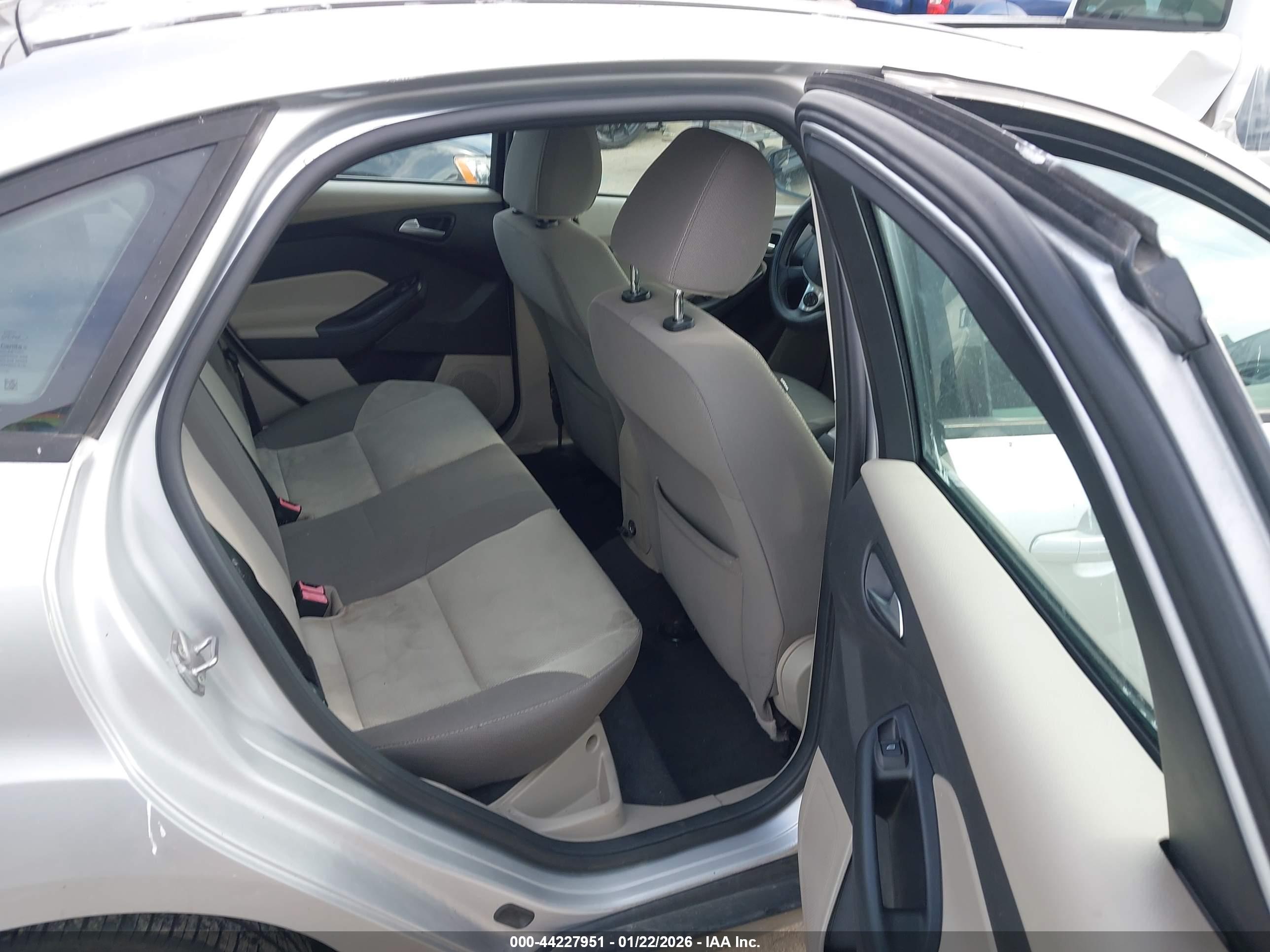 FORD FOCUS image 8
