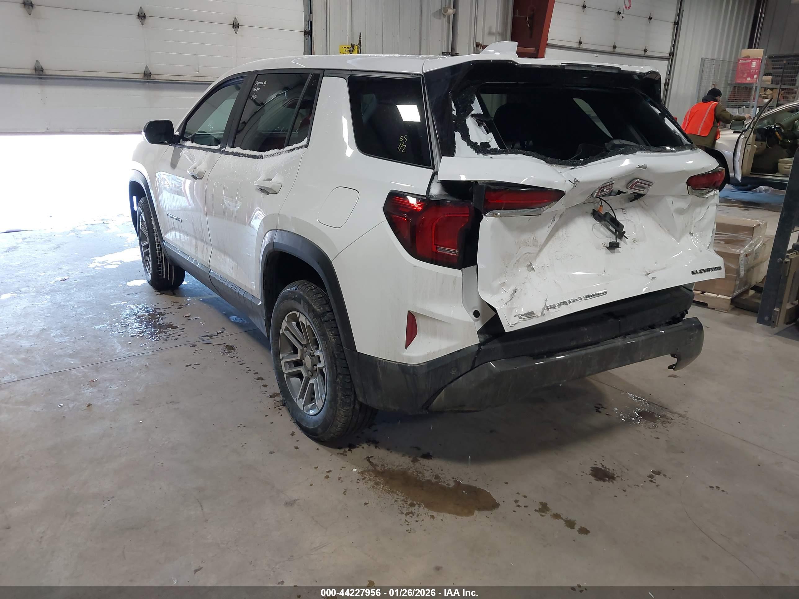 GMC TERRAIN image 3