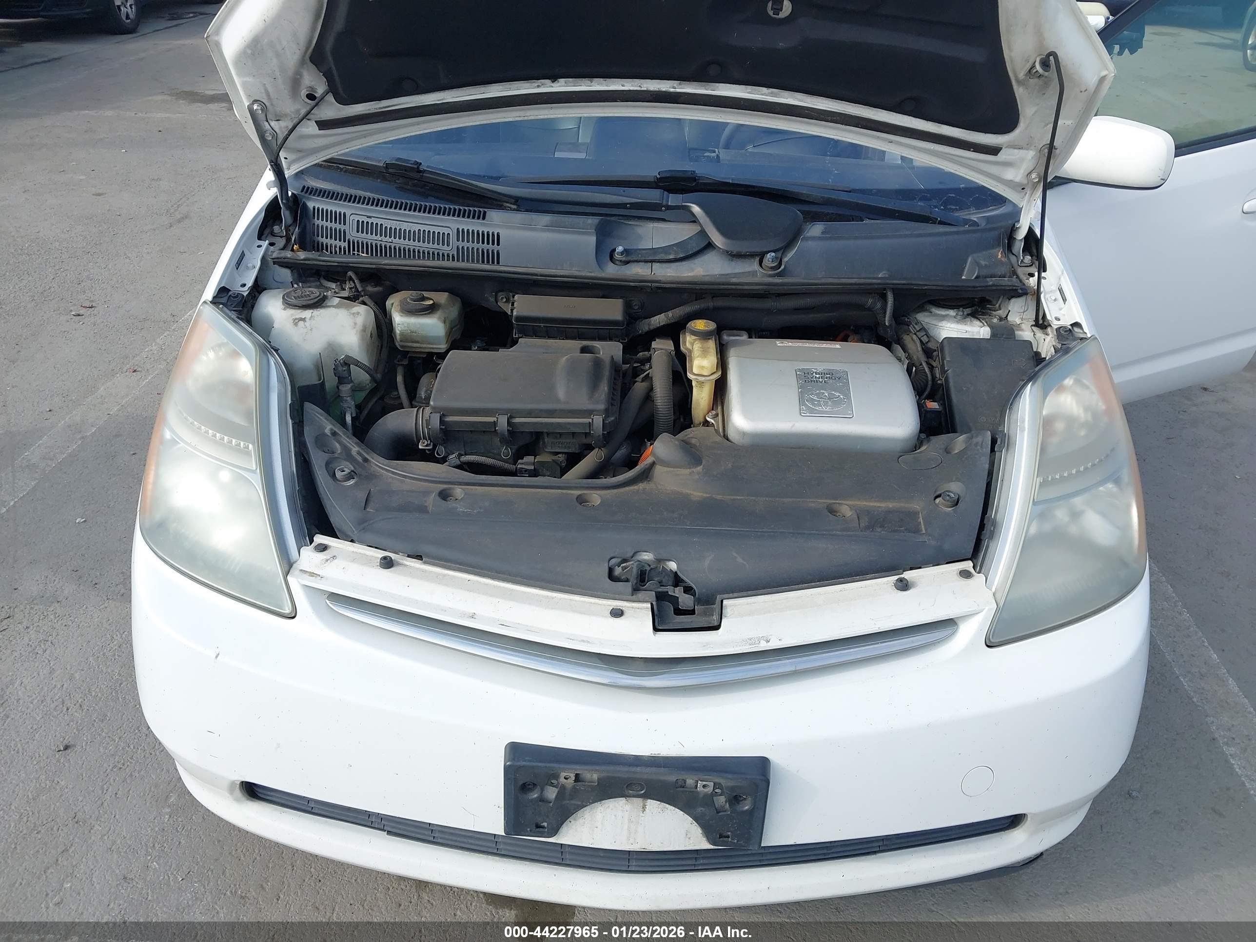 TOYOTA PRIUS image 10