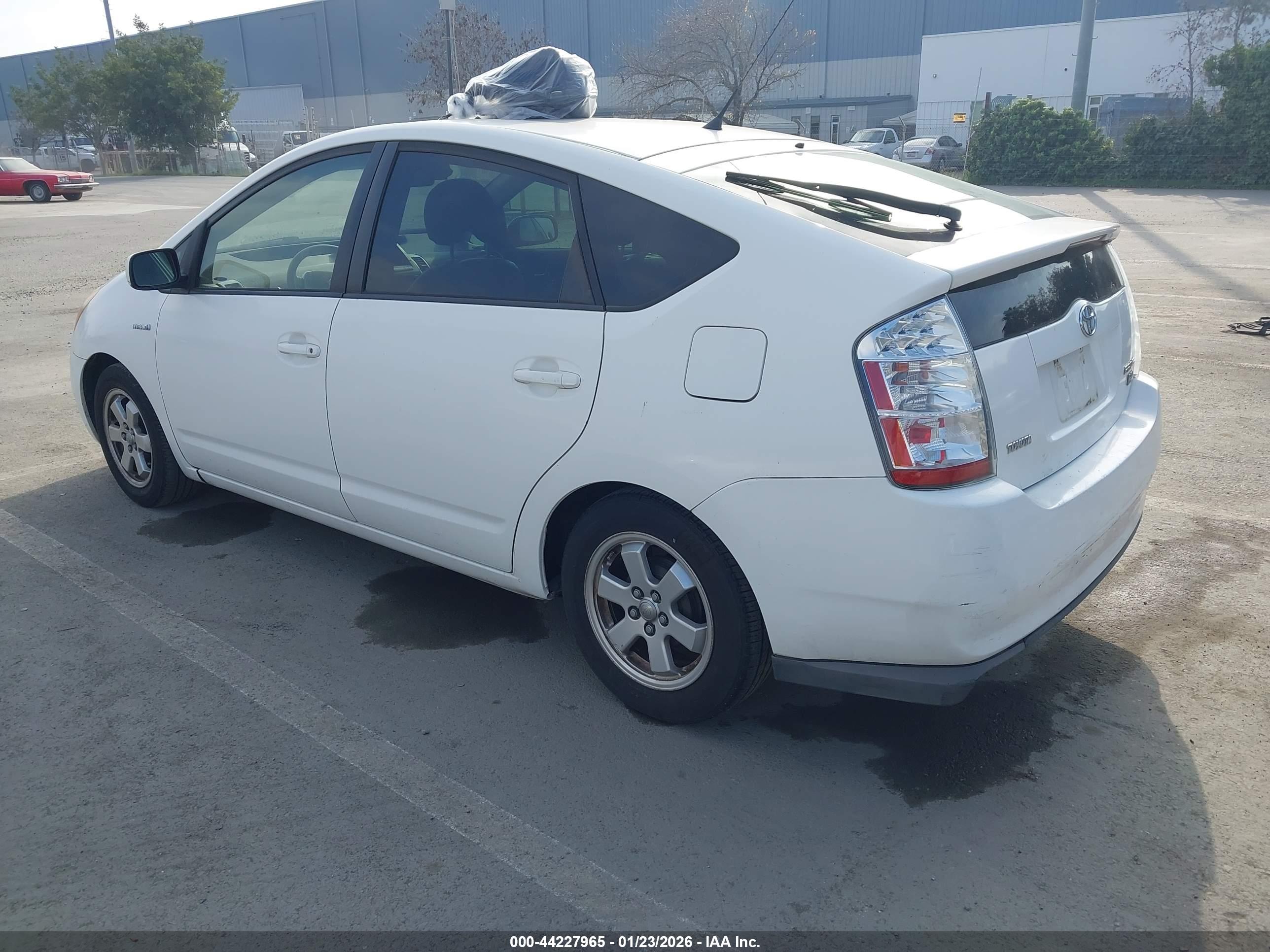 TOYOTA PRIUS image 3