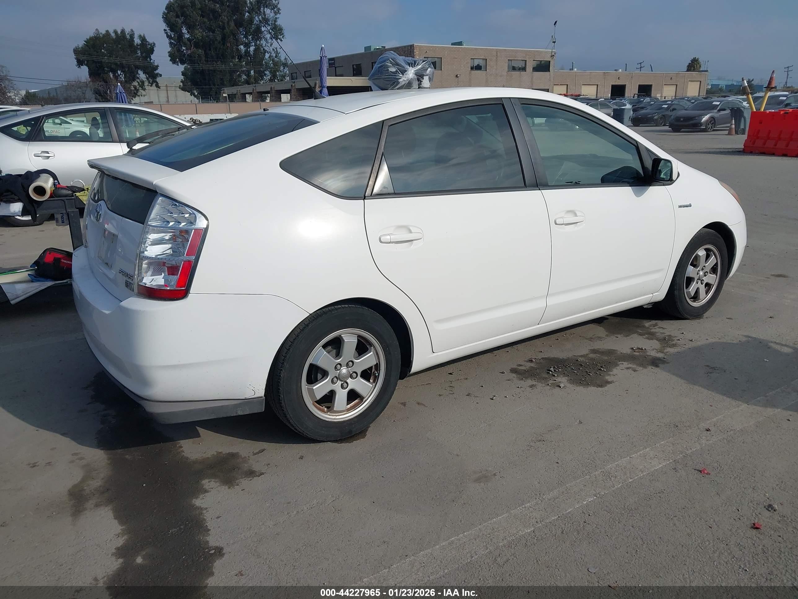 TOYOTA PRIUS image 4